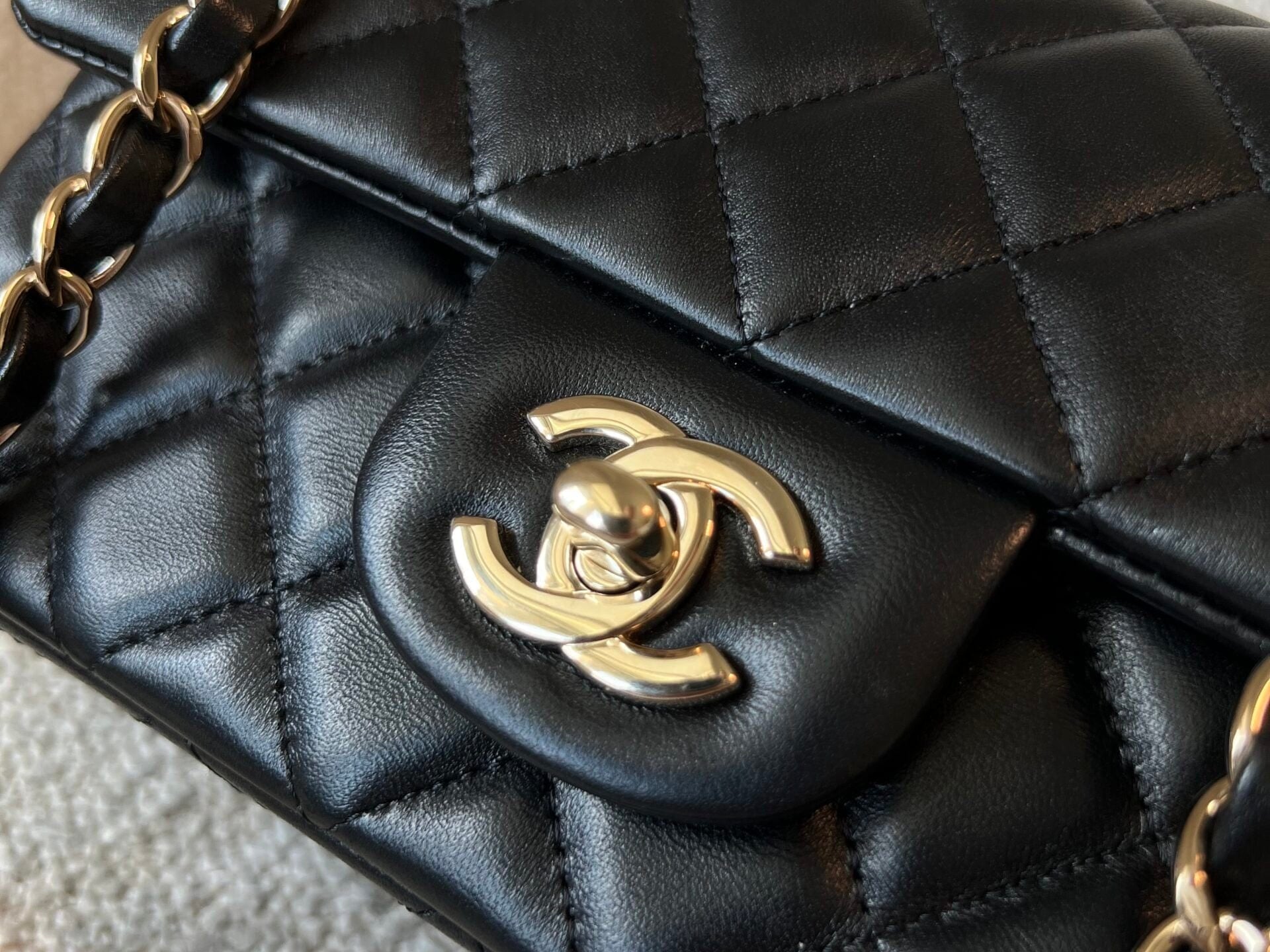 CHANEL Handbag 22S Black Lambskin Quilted Mini Rectangular Single Flap Light Gold Hardware -Knockoff
