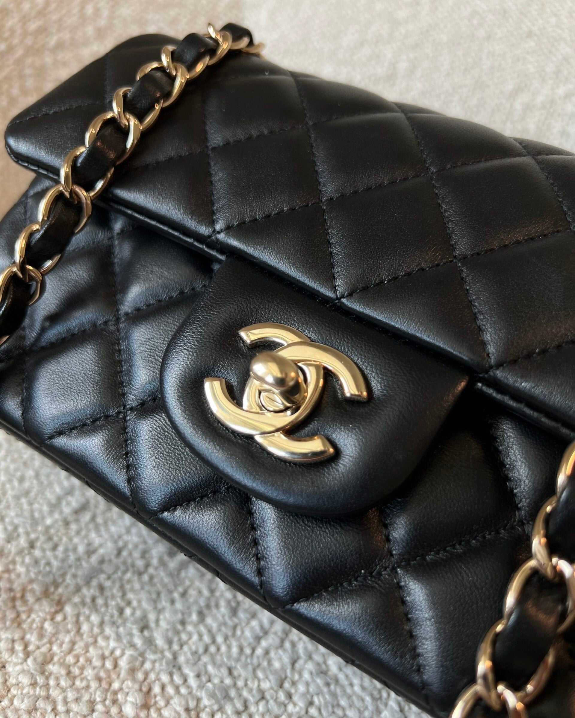 CHANEL Handbag 22S Black Lambskin Quilted Mini Rectangular Single Flap Light Gold Hardware -Knockoff
