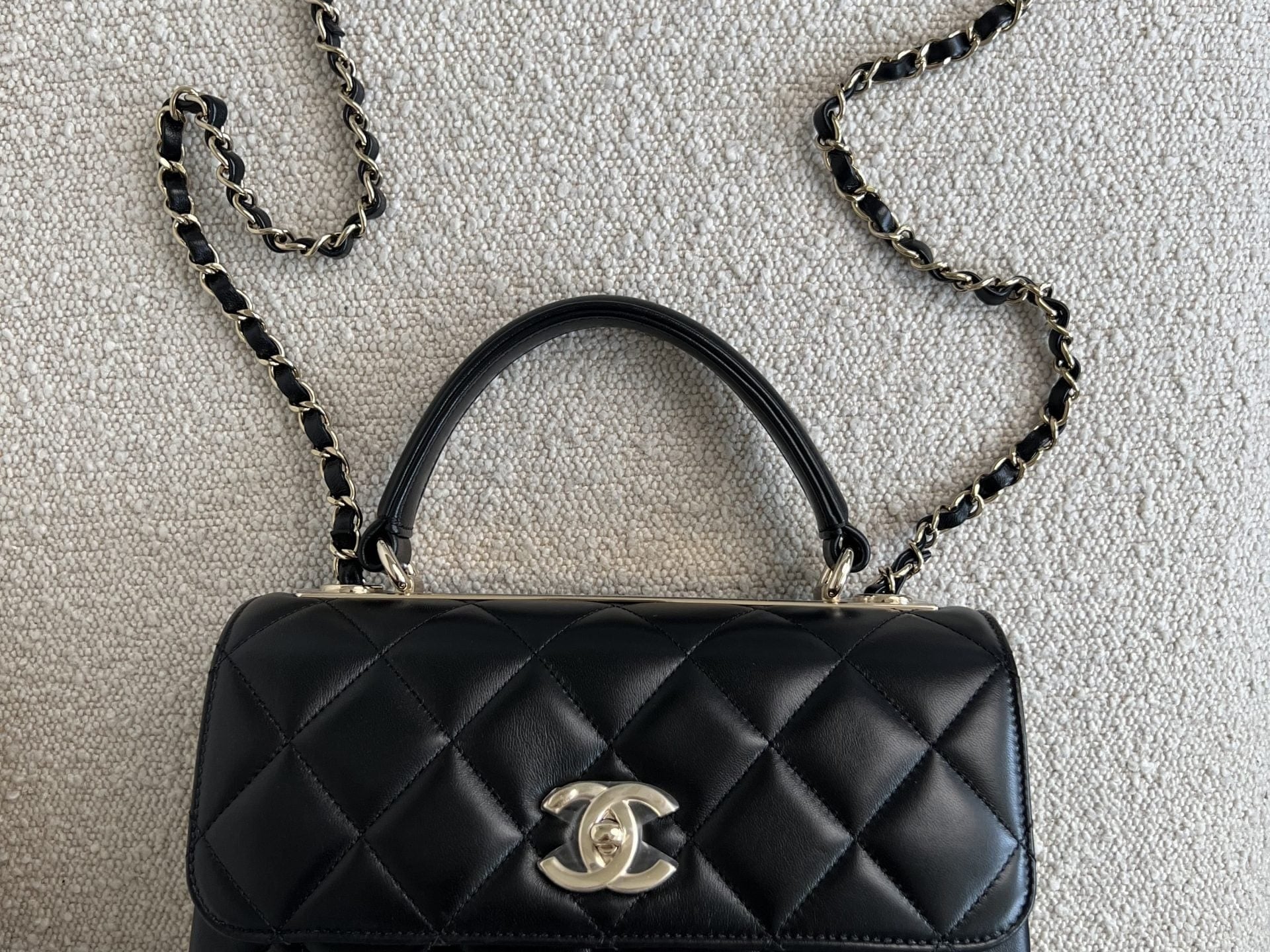 CHANEL Handbag 22S Black Lambskin Quilted Trendy CC Small LGHW -Knockoff
