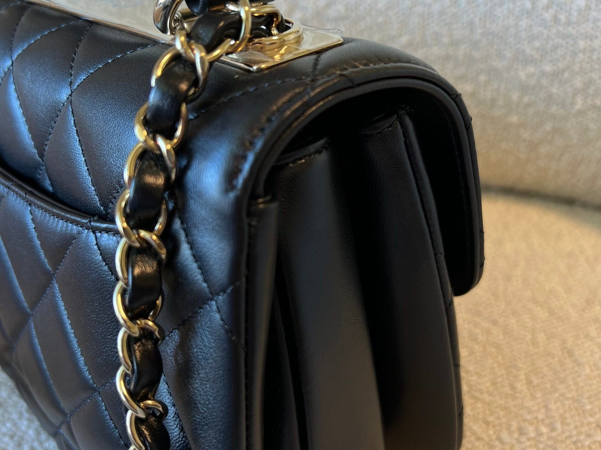 CHANEL Handbag 22S Black Lambskin Quilted Trendy CC Small LGHW -Knockoff
