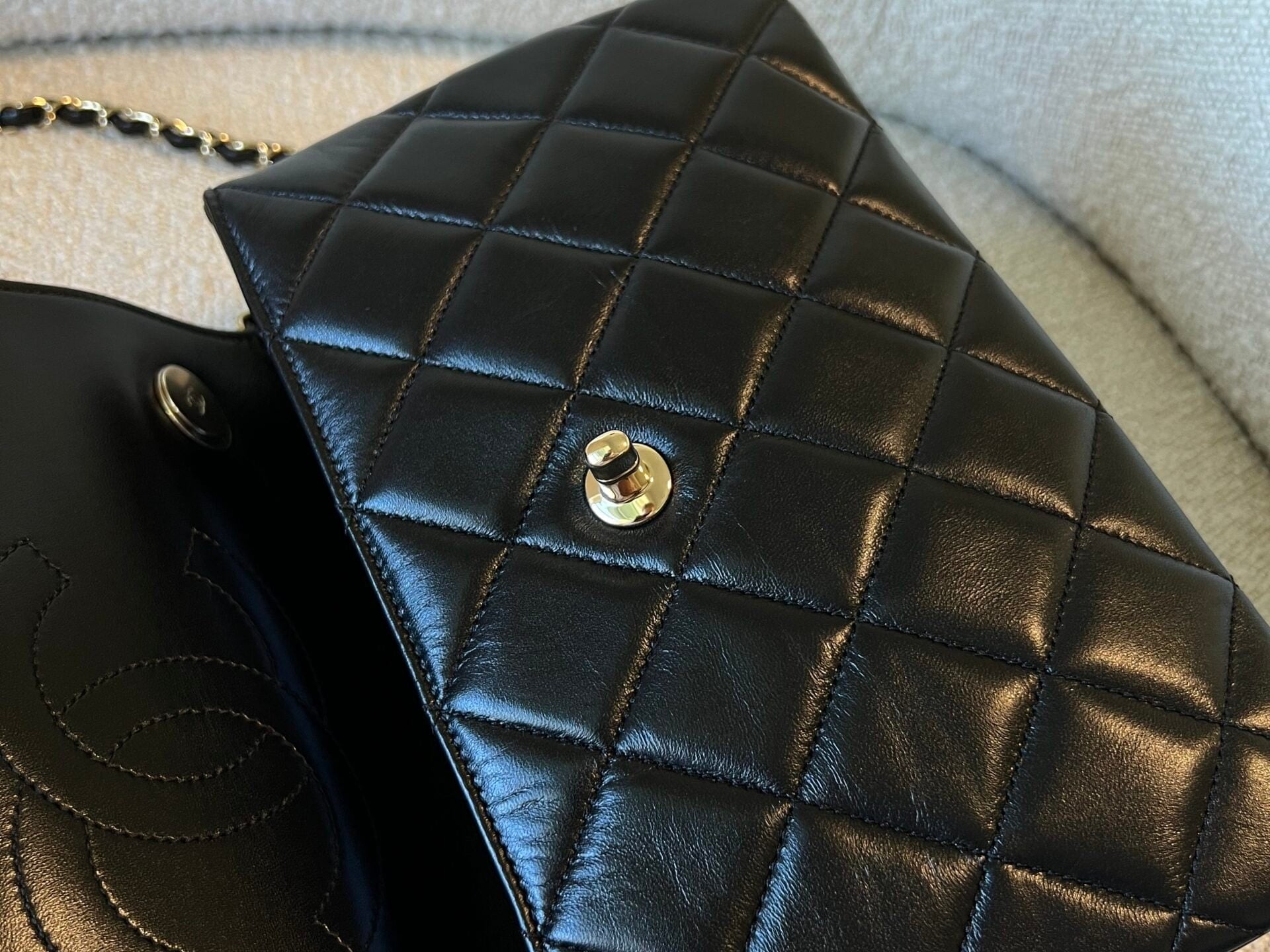 CHANEL Handbag 22S Black Lambskin Quilted Trendy CC Small LGHW -Knockoff
