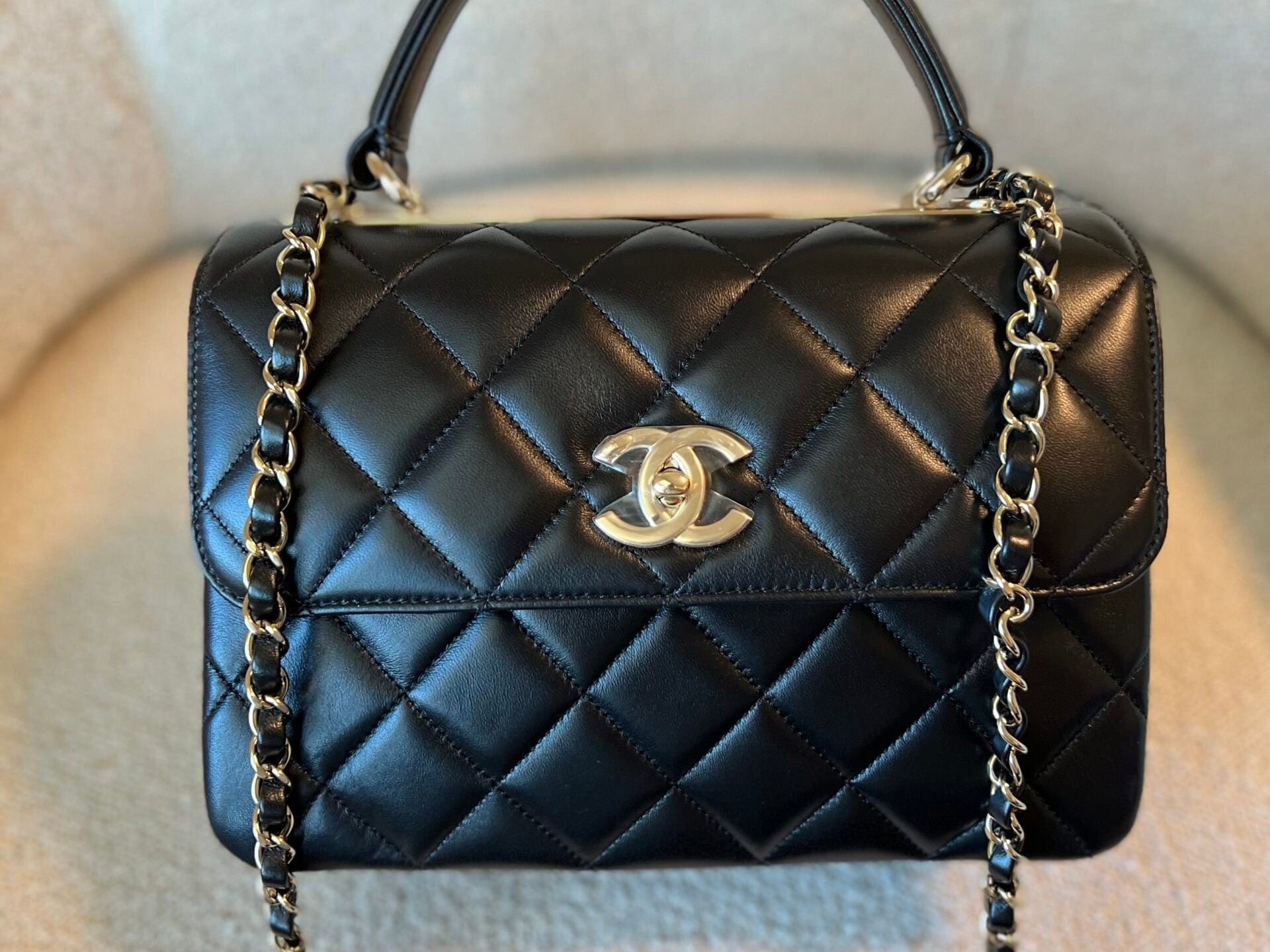 CHANEL Handbag 22S Black Lambskin Quilted Trendy CC Small LGHW -Knockoff
