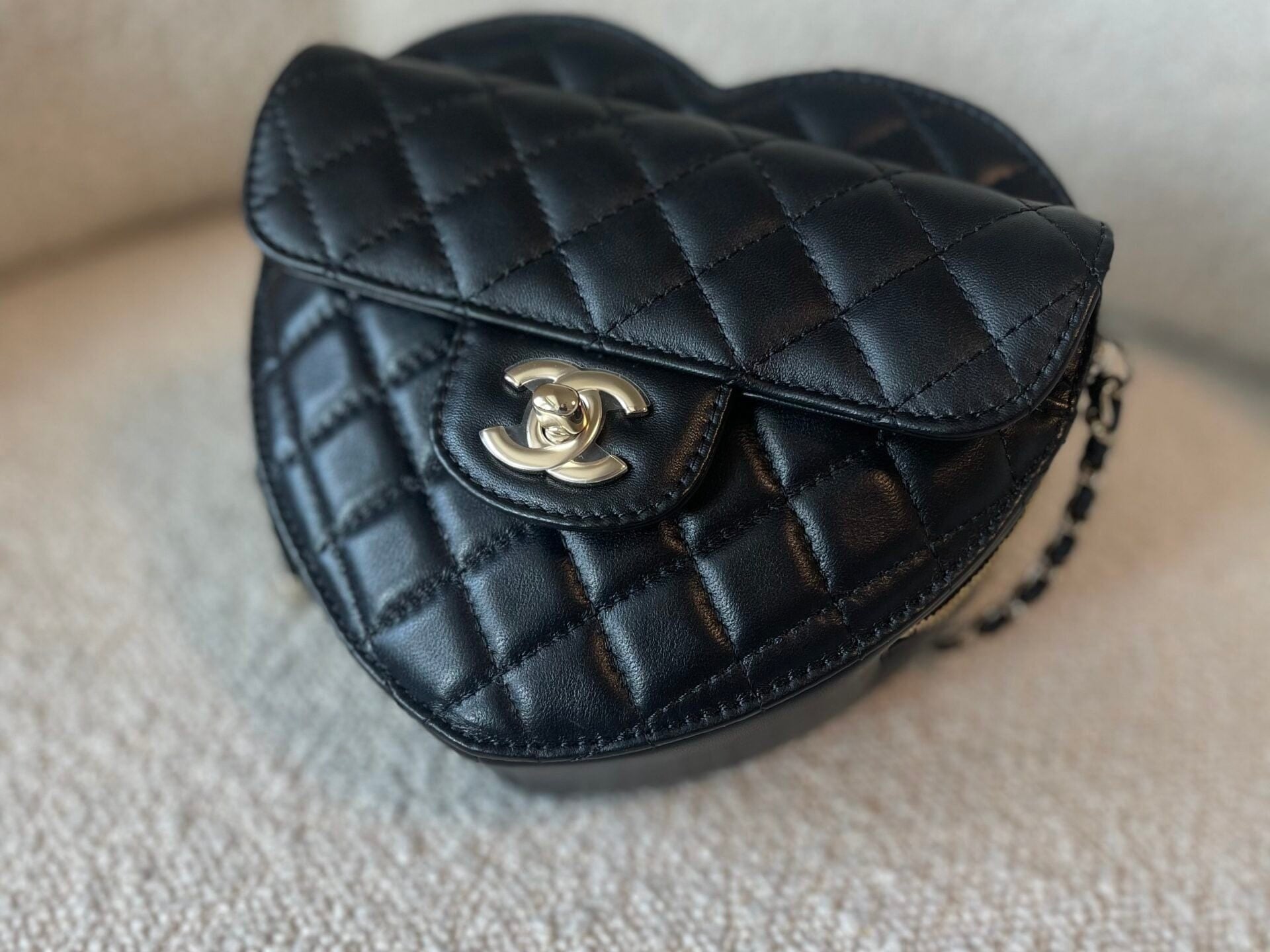 CHANEL Handbag 22S CC In Love Black Lambskin Quilted Large Heart Bag LGHW -Knockoff
