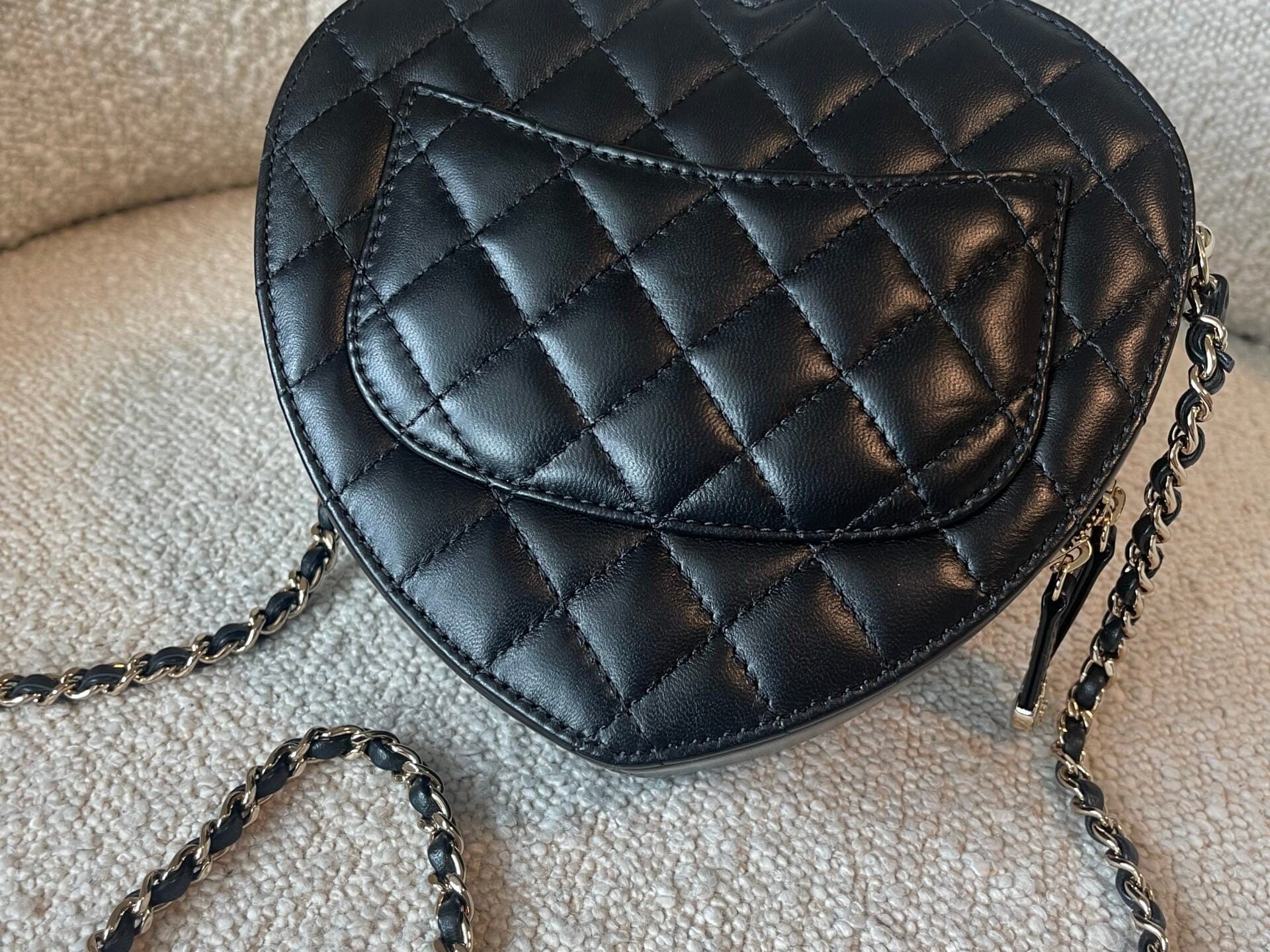 CHANEL Handbag 22S CC In Love Black Lambskin Quilted Large Heart Bag LGHW -Knockoff
