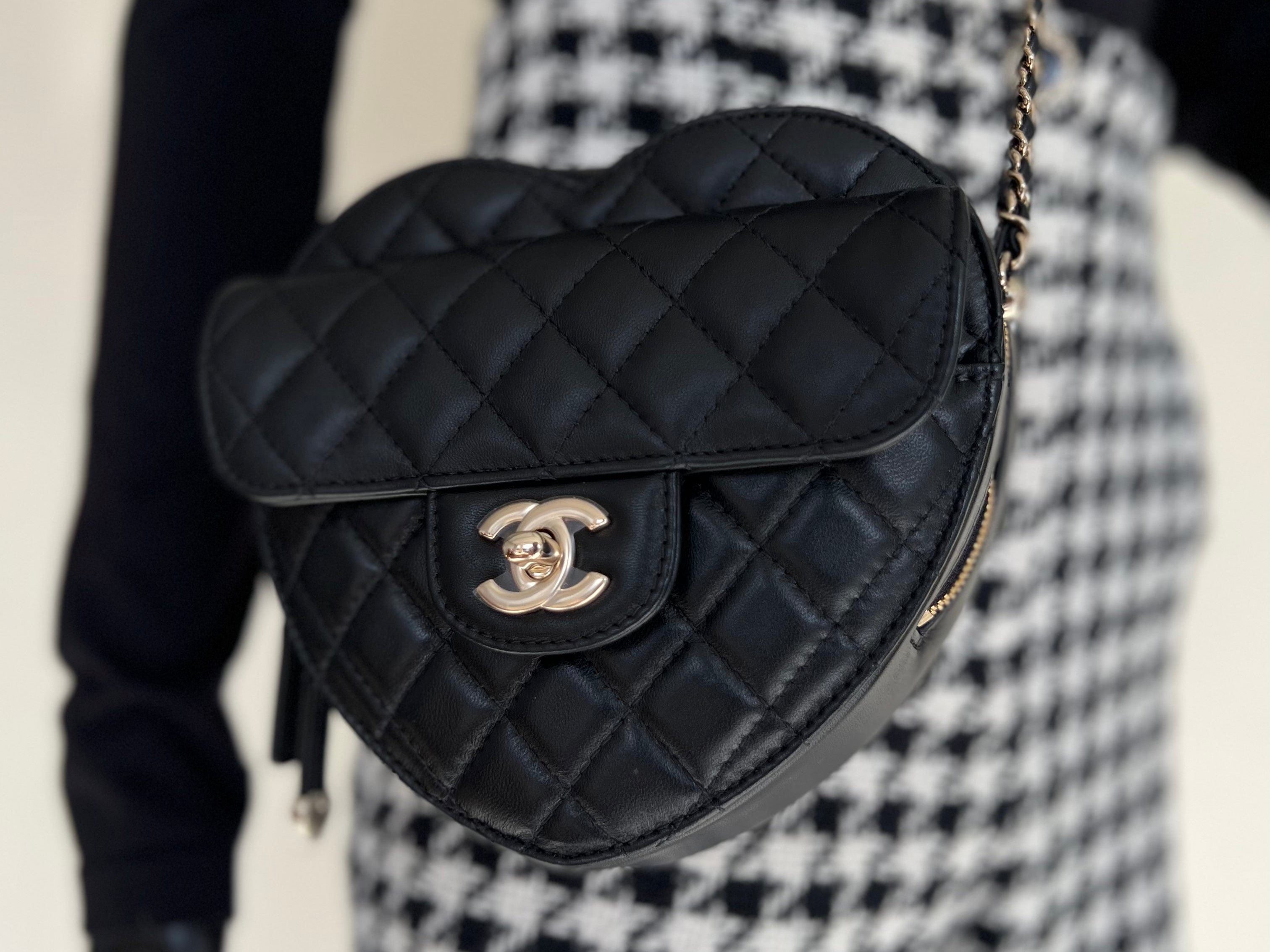 CHANEL Handbag 22S CC In Love Black Lambskin Quilted Large Heart Bag LGHW -Knockoff
