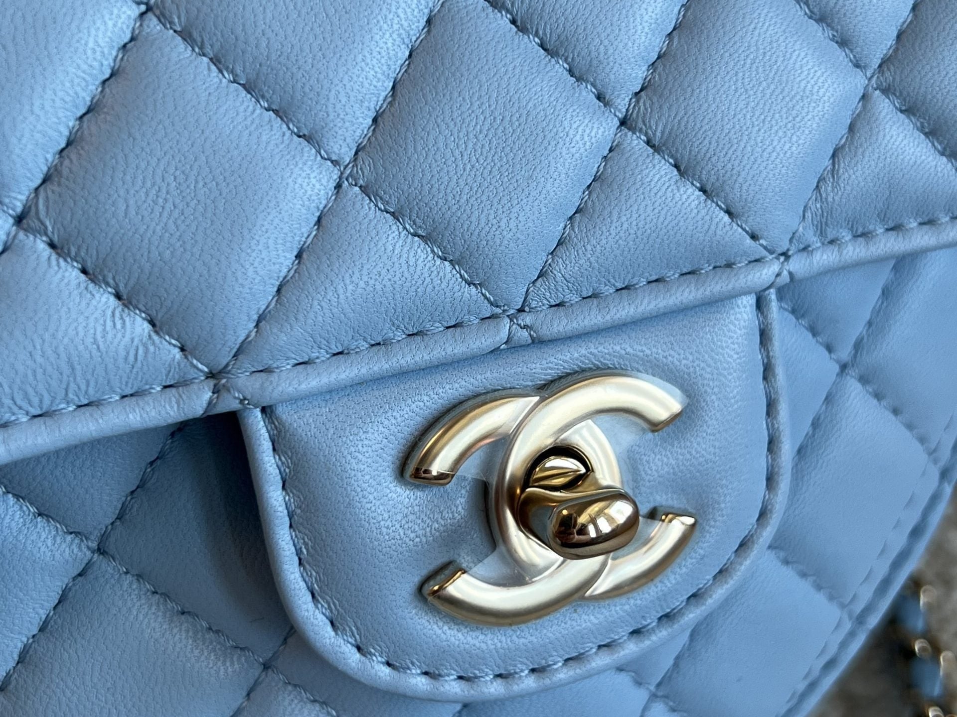 CHANEL Handbag 22S CC In Love Blue Lambskin Quilted Large Heart Bag LGHW -Knockoff
