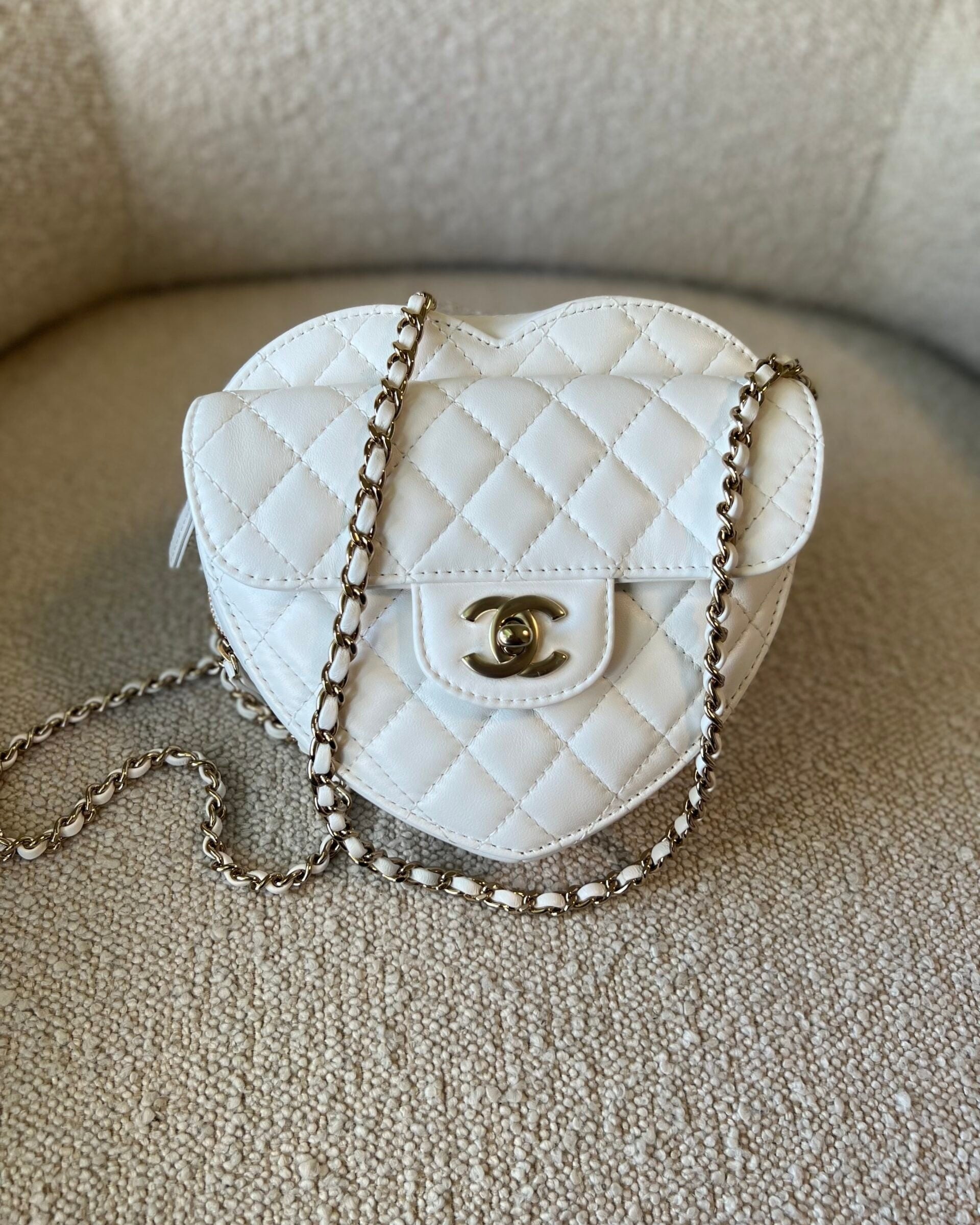 CHANEL Handbag 22S CC In Love White Lambskin Quilted Large Heart Bag LGHW -Knockoff
