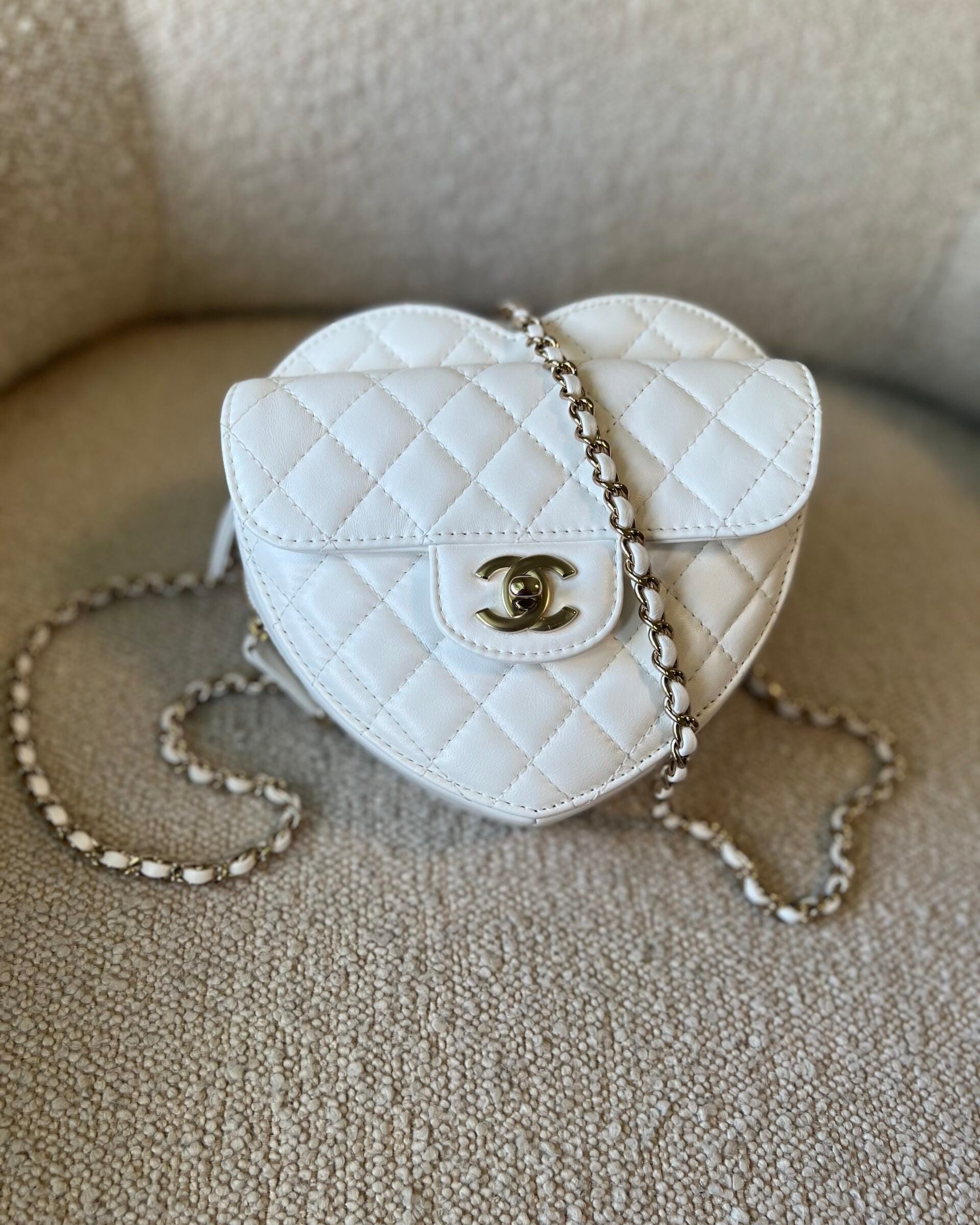 CHANEL Handbag 22S CC In Love White Lambskin Quilted Large Heart Bag LGHW -Knockoff
