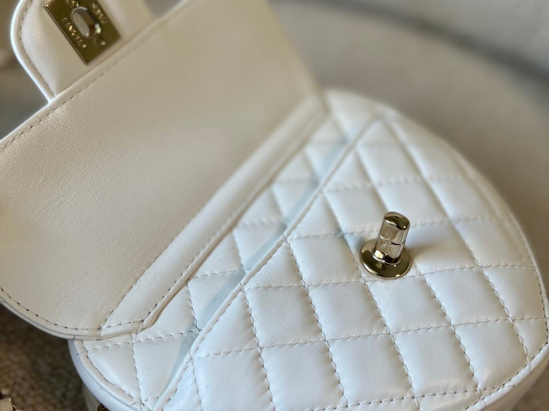 CHANEL Handbag 22S CC In Love White Lambskin Quilted Large Heart Bag LGHW -Knockoff
