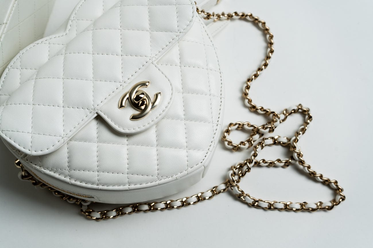 CHANEL Handbag 22S CC In Love White Lambskin Quilted Large Heart Bag LGHW -Knockoff
