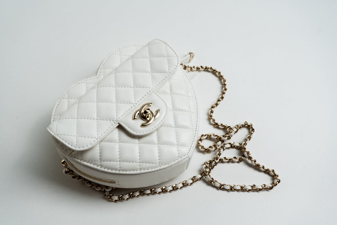 CHANEL Handbag 22S CC In Love White Lambskin Quilted Large Heart Bag LGHW -Knockoff
