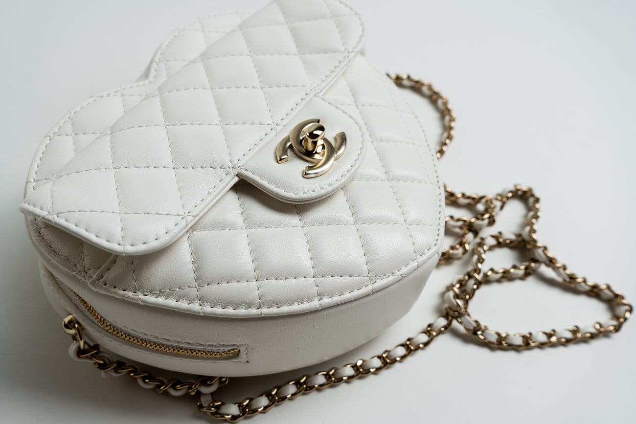 CHANEL Handbag 22S CC In Love White Lambskin Quilted Large Heart Bag LGHW -Knockoff
