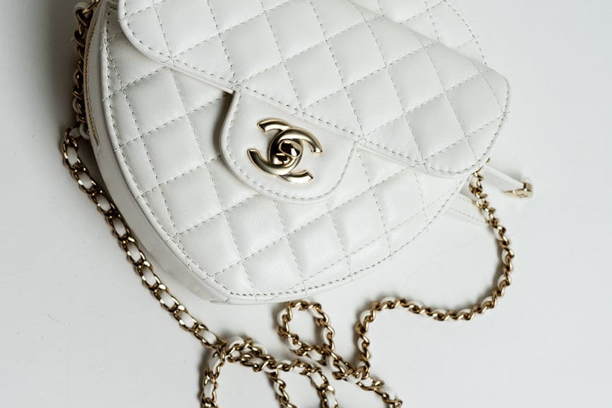 CHANEL Handbag 22S CC In Love White Lambskin Quilted Large Heart Bag LGHW -Knockoff
