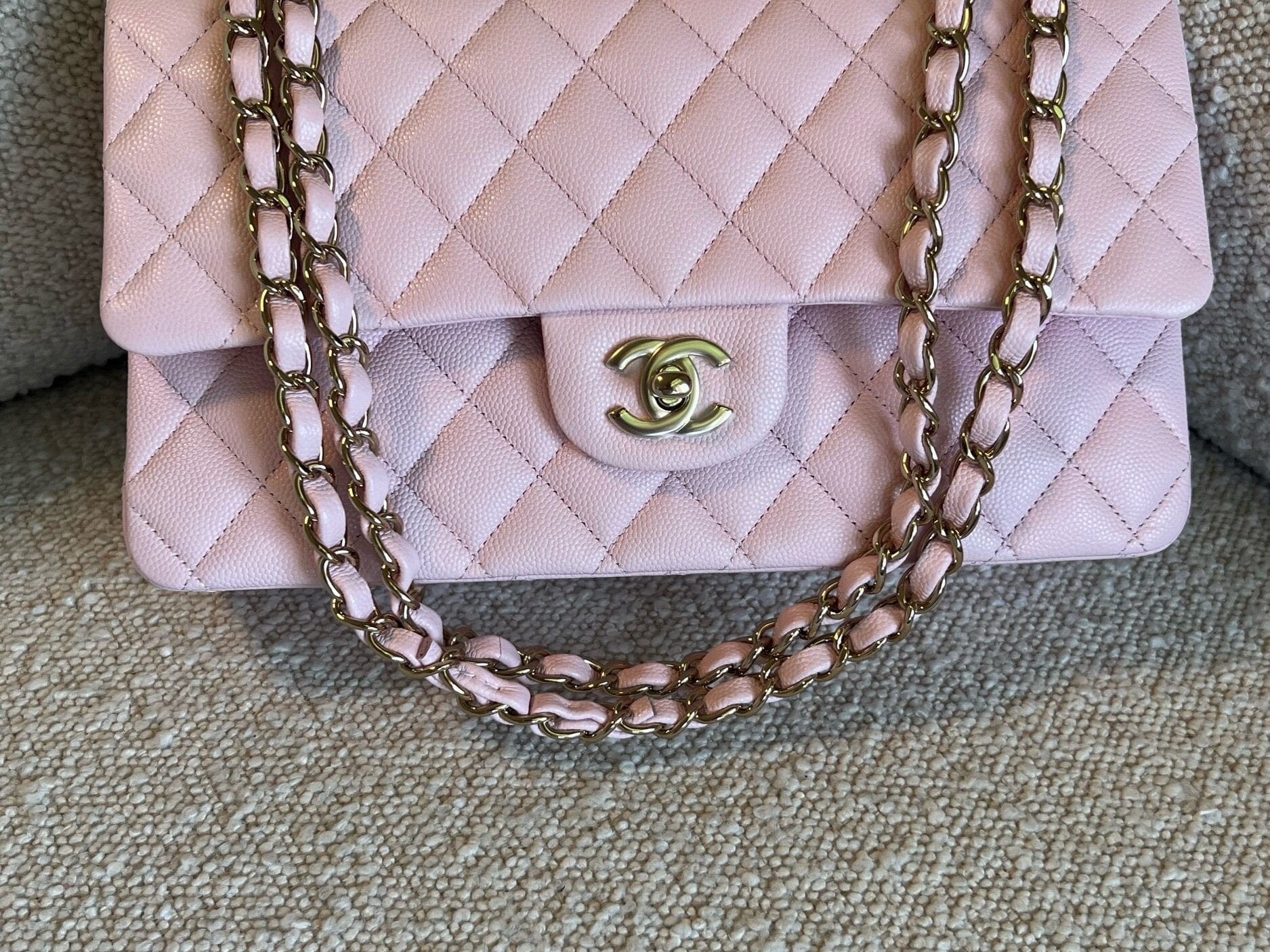 CHANEL Handbag 22S Light Pink Caviar Quilted Classic Flap Medium LGHW -Knockoff
