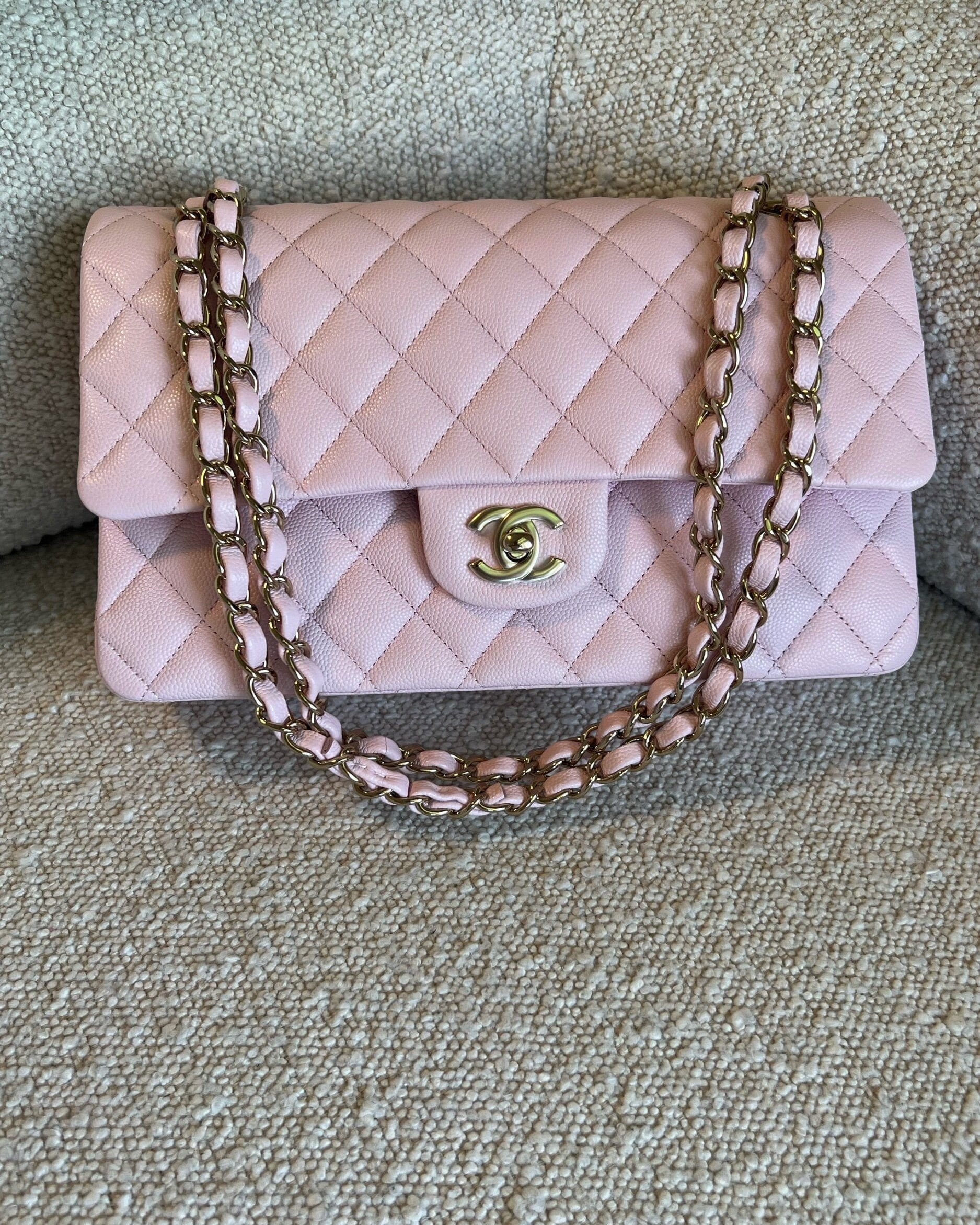 CHANEL Handbag 22S Light Pink Caviar Quilted Classic Flap Medium LGHW -Knockoff
