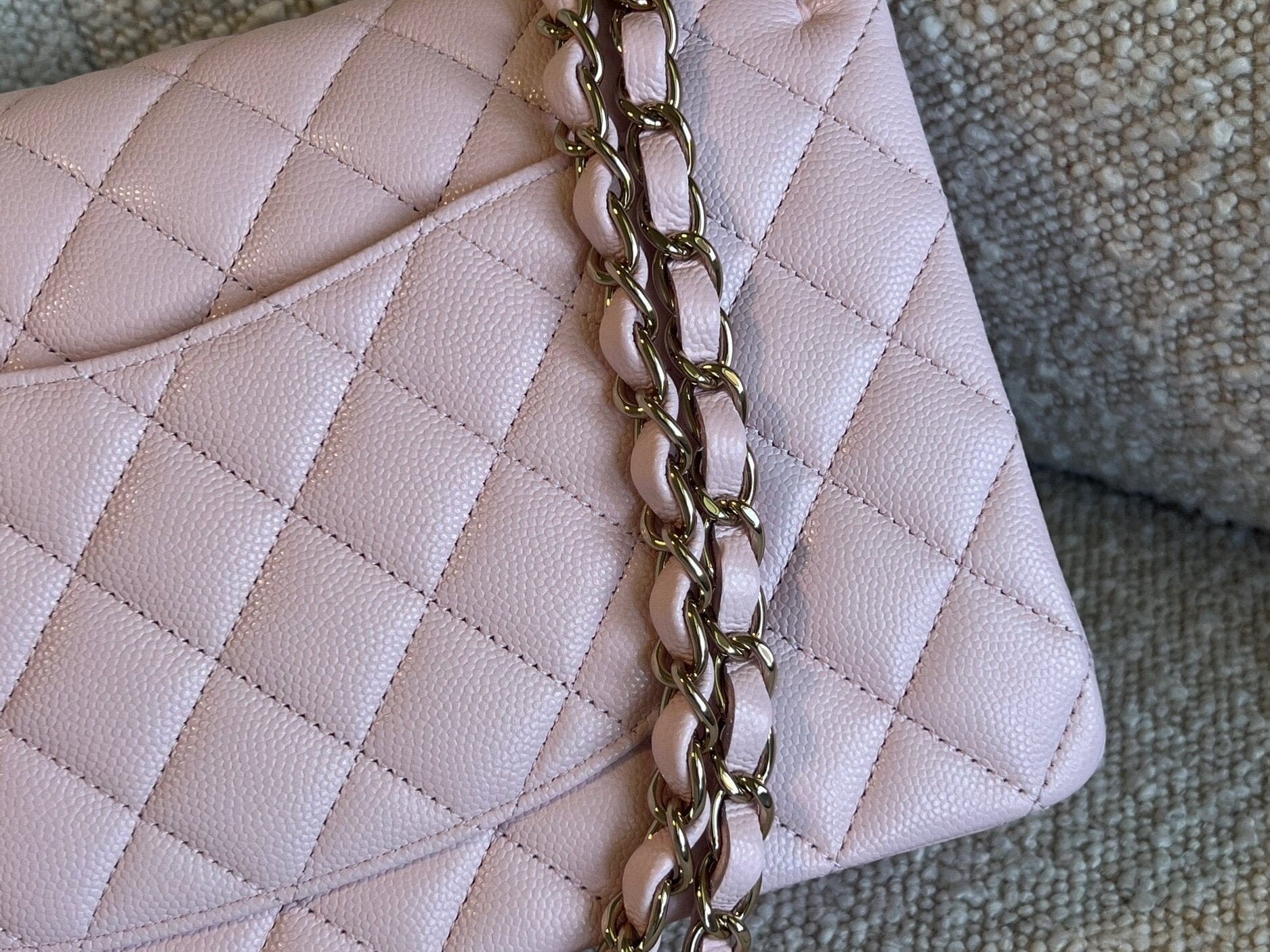 CHANEL Handbag 22S Light Pink Caviar Quilted Classic Flap Medium LGHW -Knockoff
