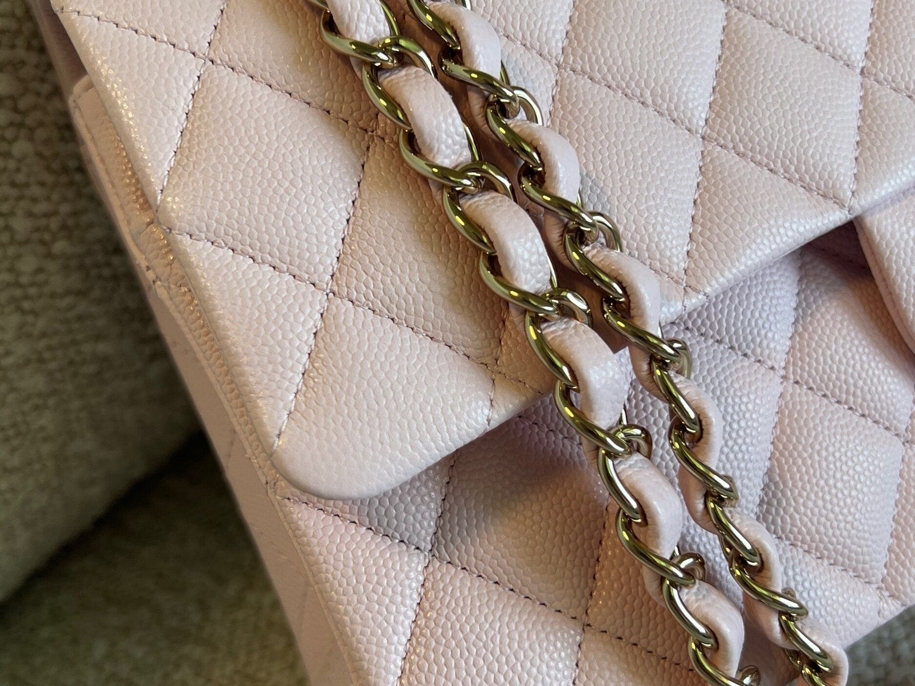 CHANEL Handbag 22S Light Pink Caviar Quilted Classic Flap Medium LGHW -Knockoff
