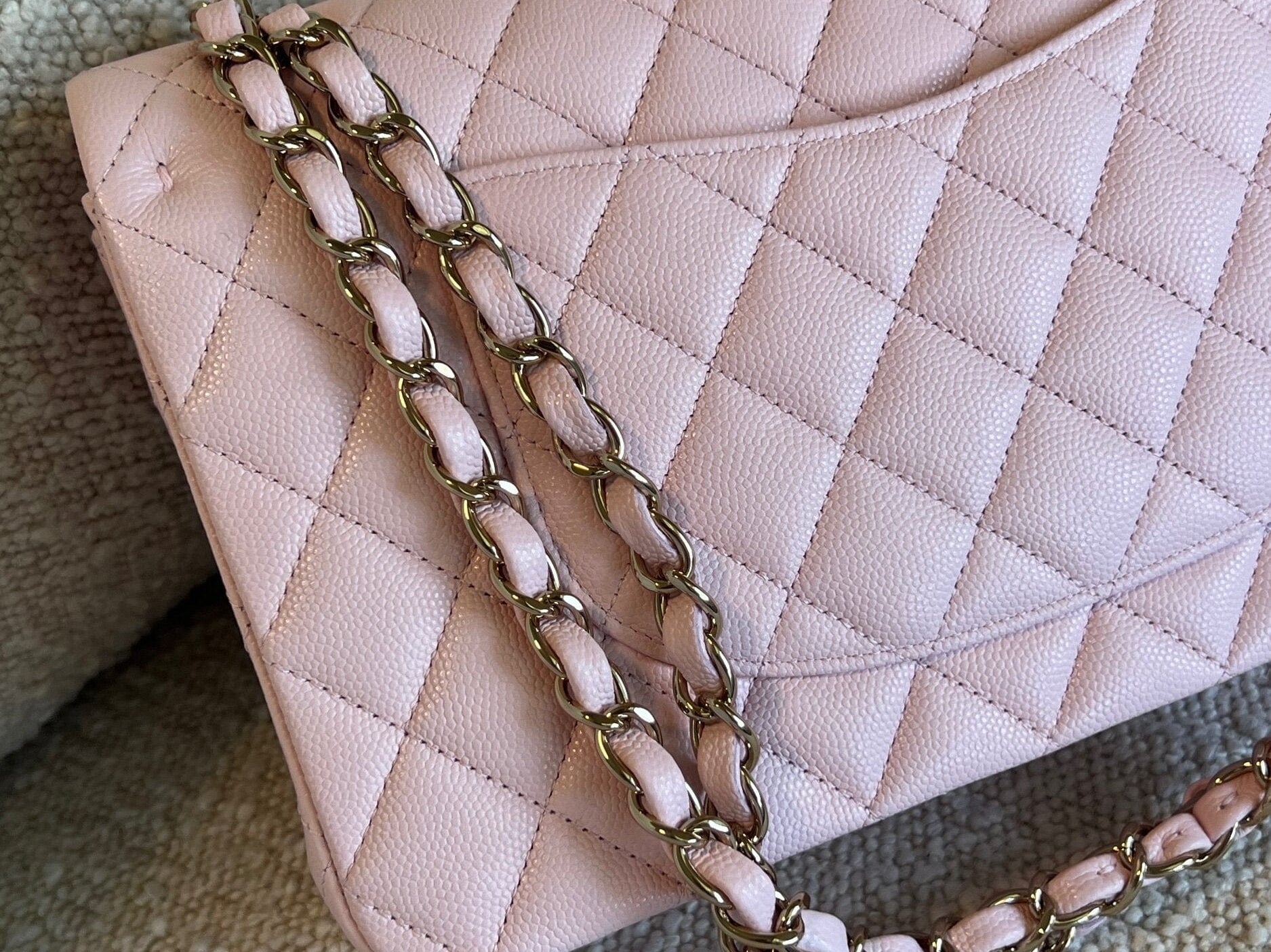 CHANEL Handbag 22S Light Pink Caviar Quilted Classic Flap Medium LGHW -Knockoff
