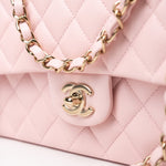 CHANEL Handbag 22S Light Pink Caviar Quilted Classic Flap Medium LGHW -Knockoff
