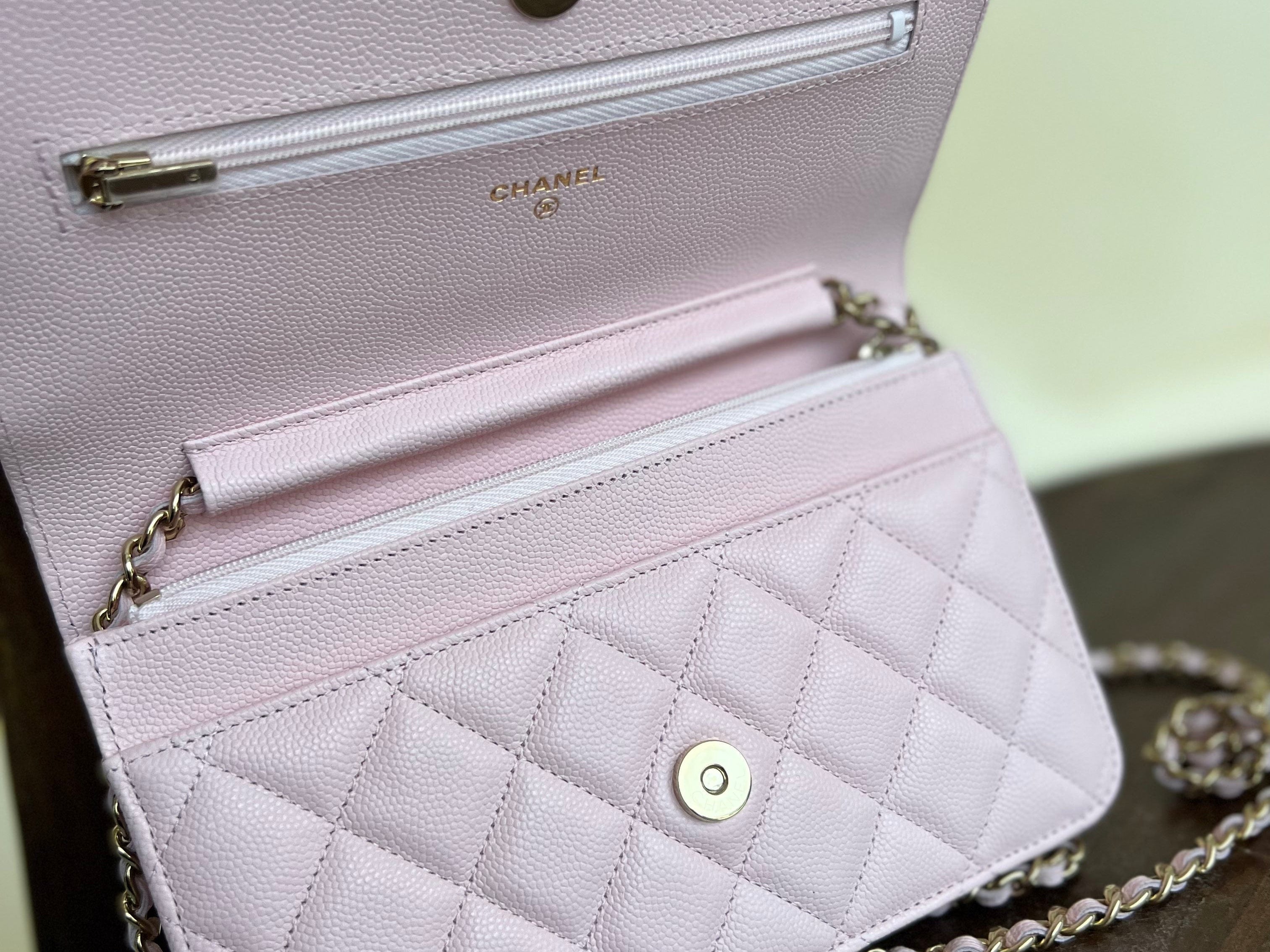 CHANEL Handbag 22S LIGHT PINK CAVIAR QUILTED WALLET ON CHAIN GHW (WOC) -Knockoff
