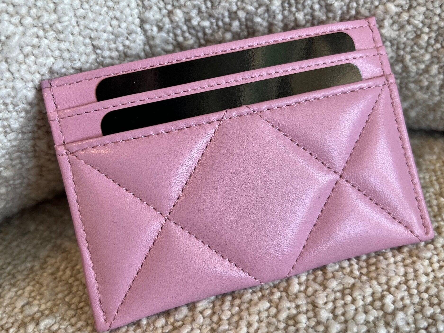 CHANEL Handbag 22S Pink 19 Flap Card Holder -Knockoff
