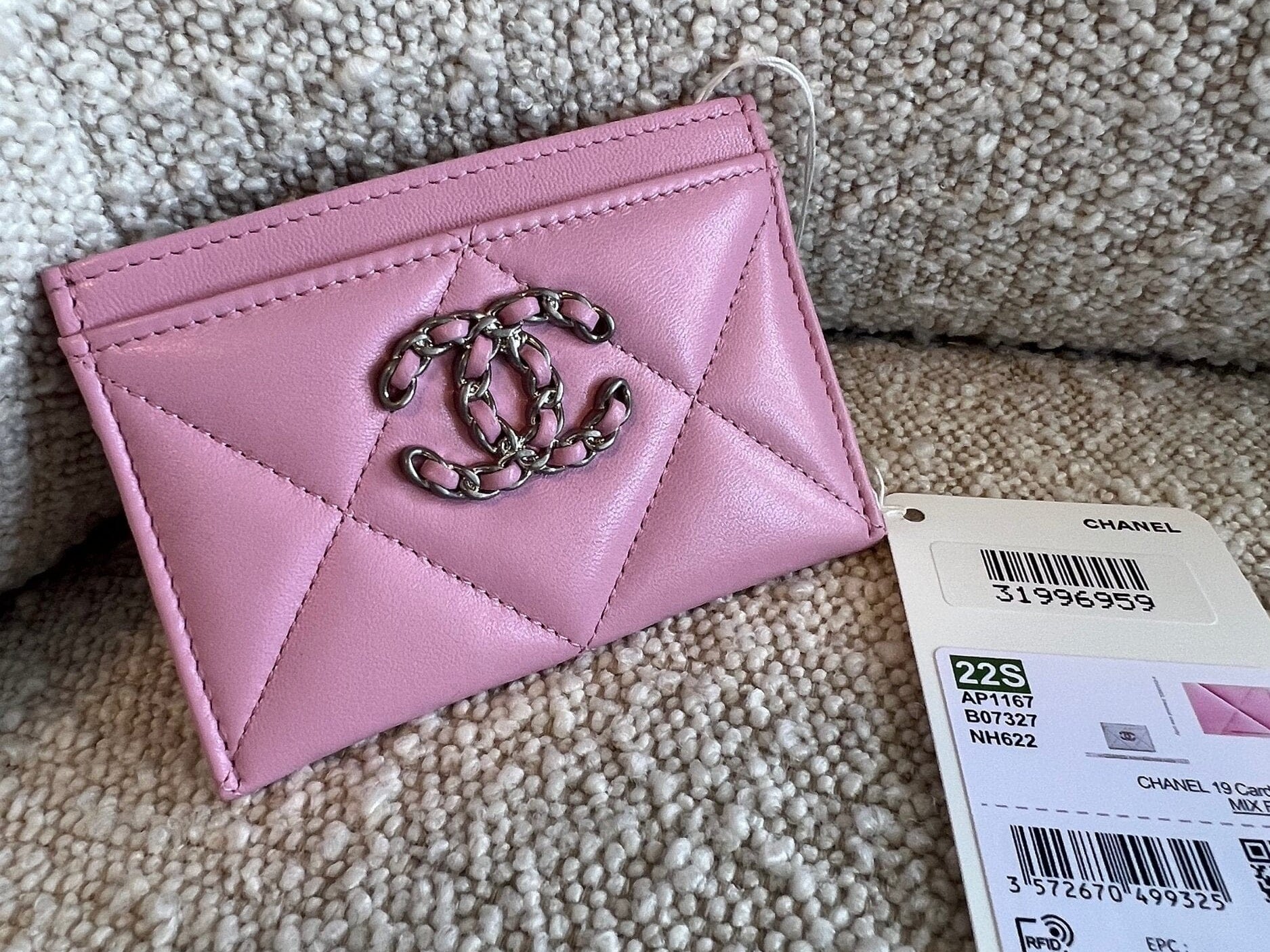 CHANEL Handbag 22S Pink 19 Flap Card Holder -Knockoff
