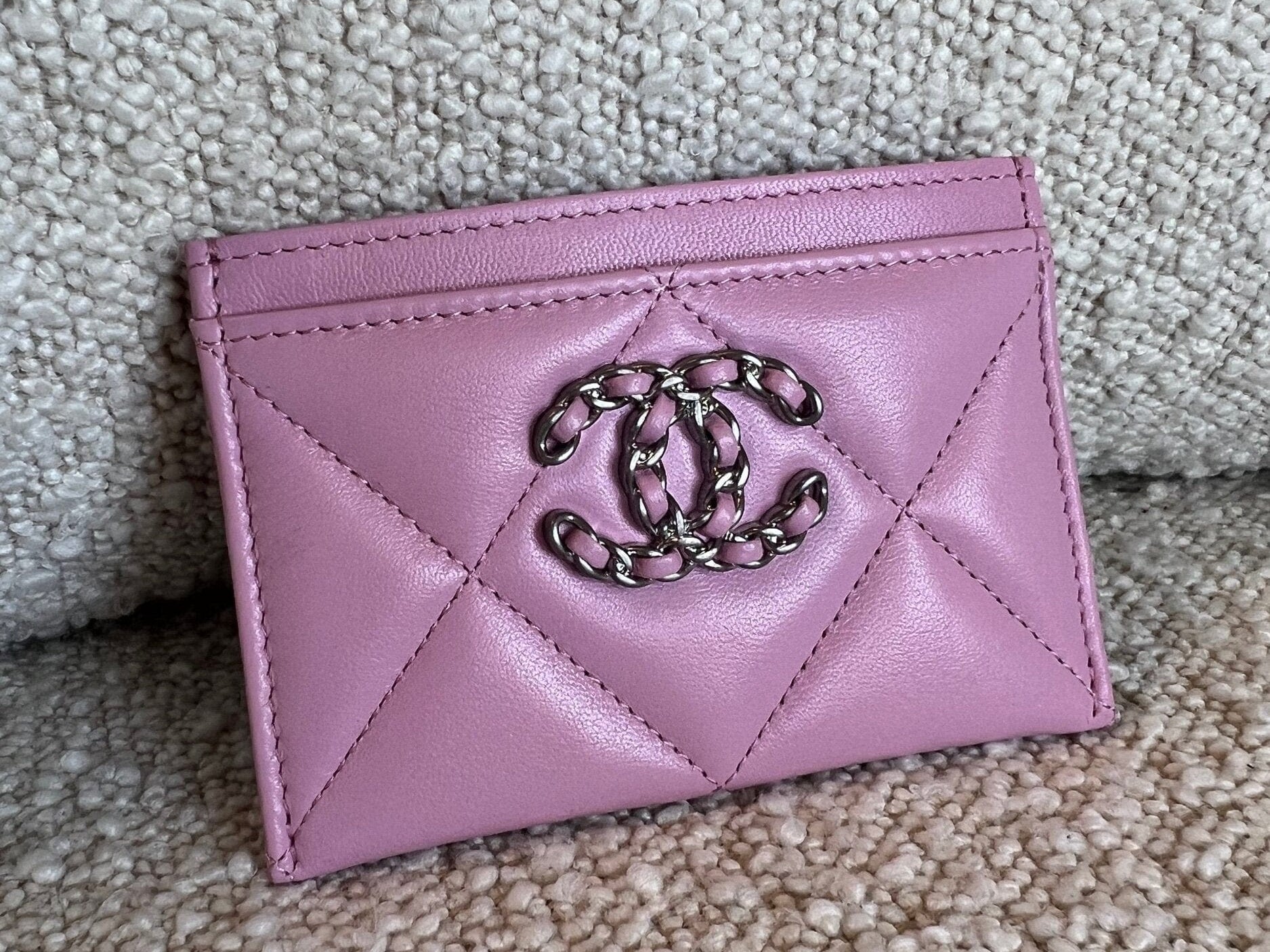 CHANEL Handbag 22S Pink 19 Flap Card Holder -Knockoff
