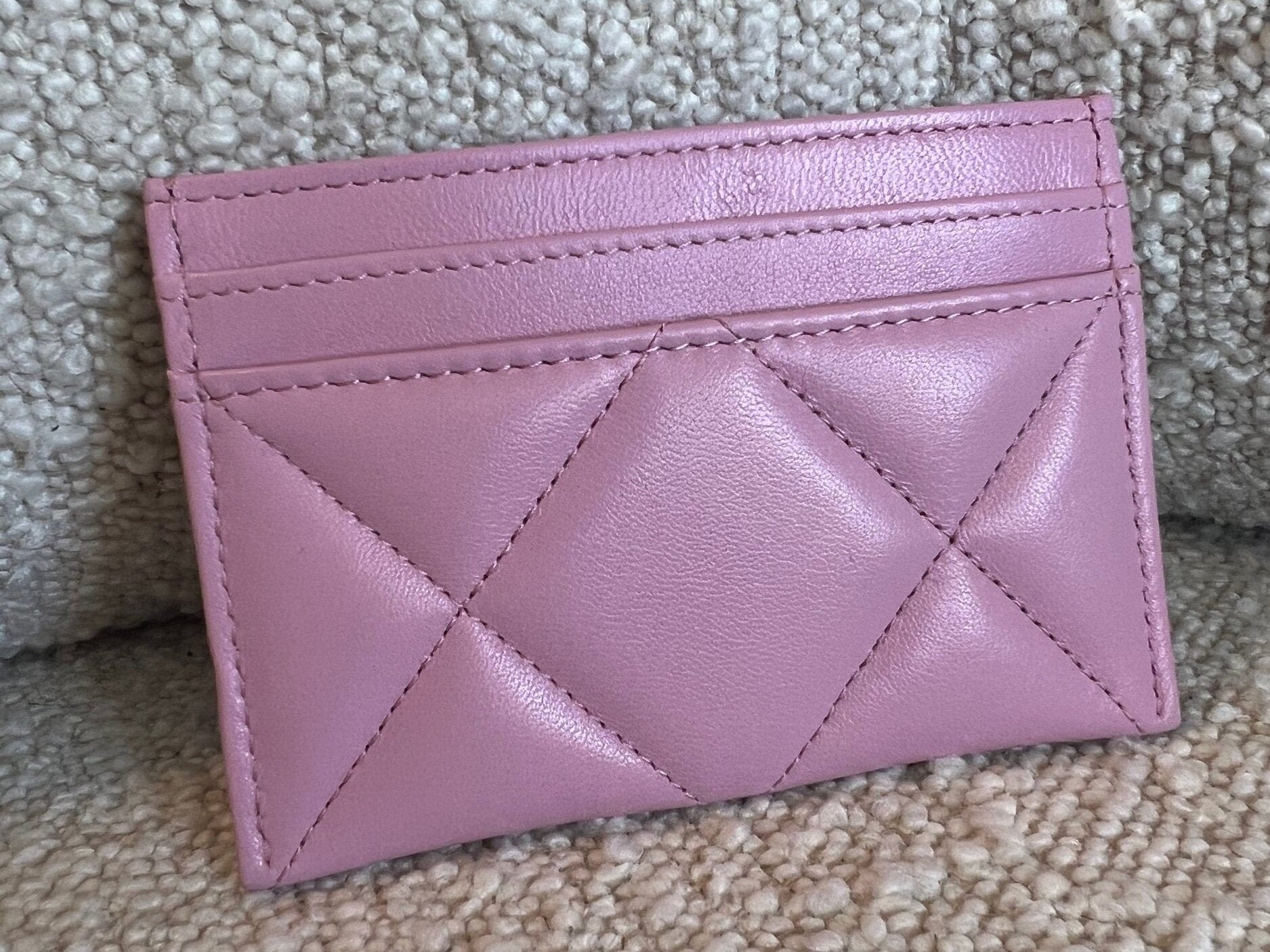 CHANEL Handbag 22S Pink 19 Flap Card Holder -Knockoff
