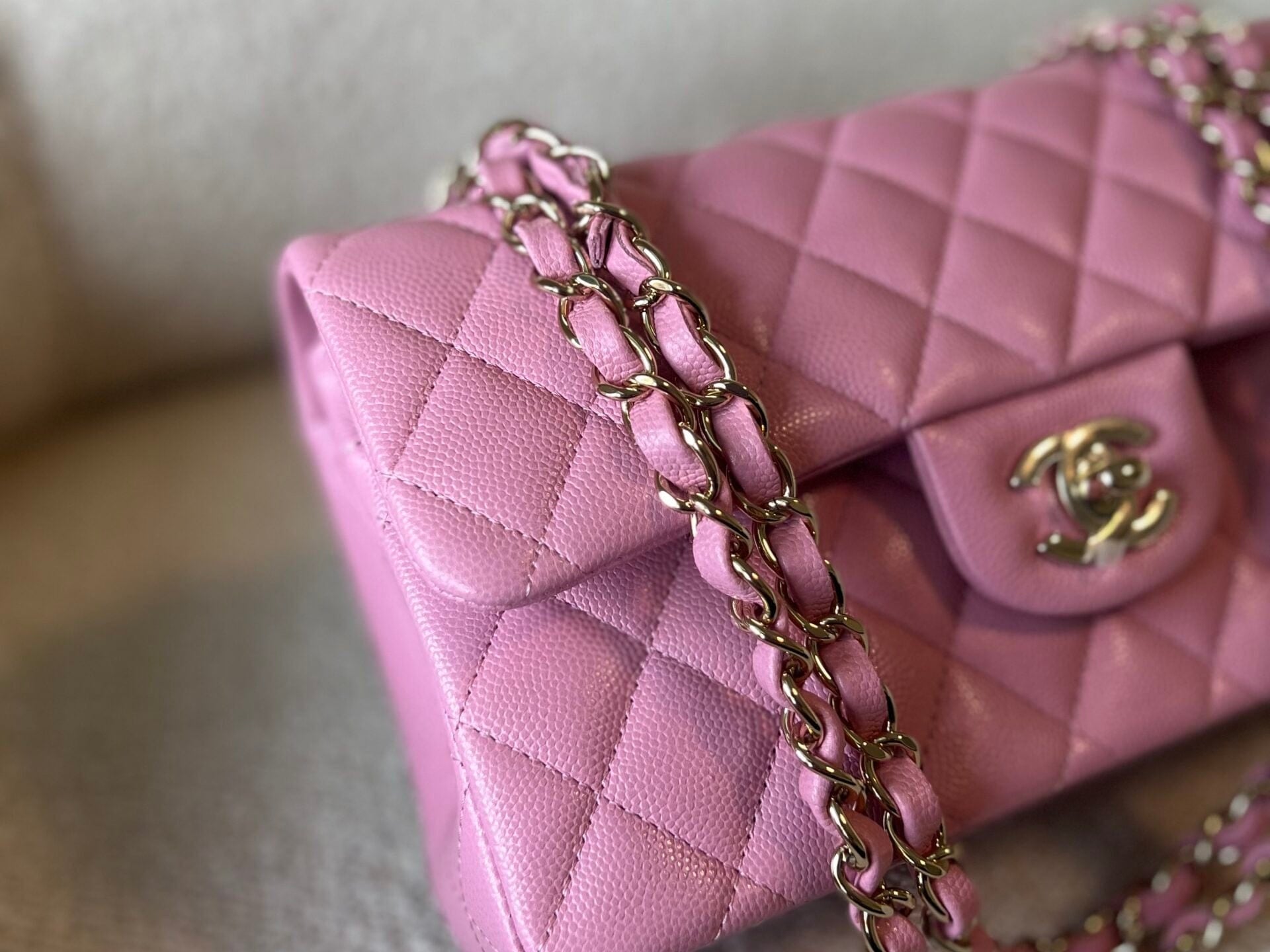 CHANEL Handbag 22S Pink Caviar Quilted Classic Flap Small LGHW -Knockoff
