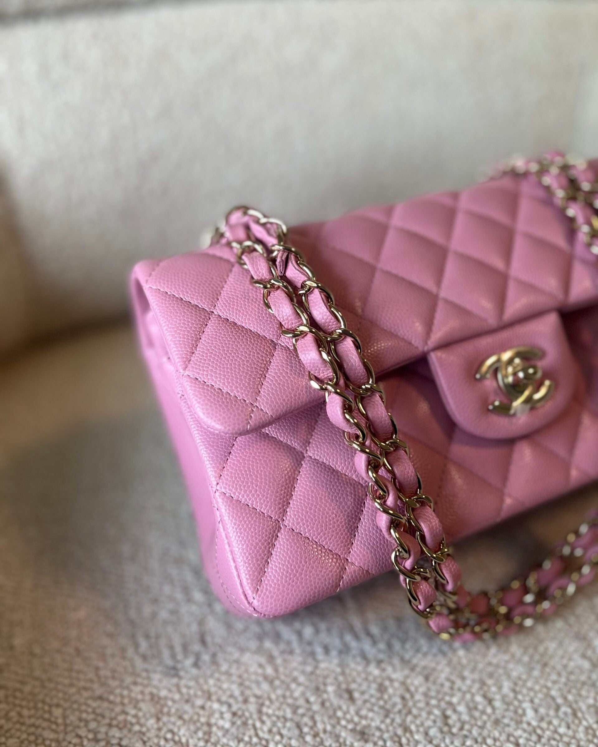 CHANEL Handbag 22S Pink Caviar Quilted Classic Flap Small LGHW -Knockoff
