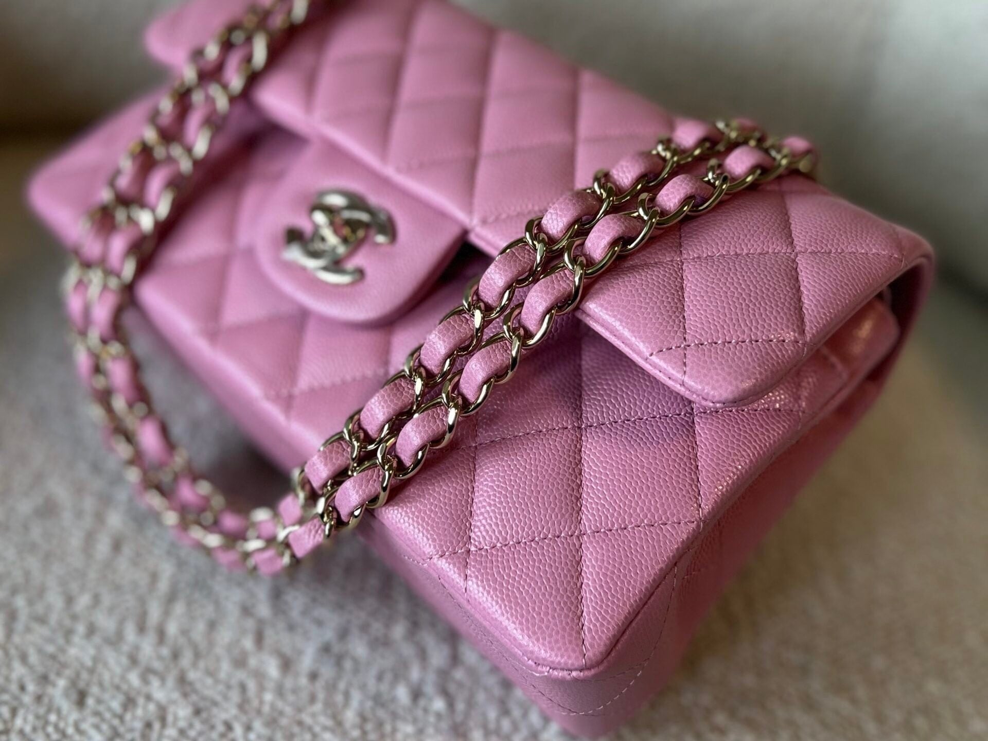 CHANEL Handbag 22S Pink Caviar Quilted Classic Flap Small LGHW -Knockoff
