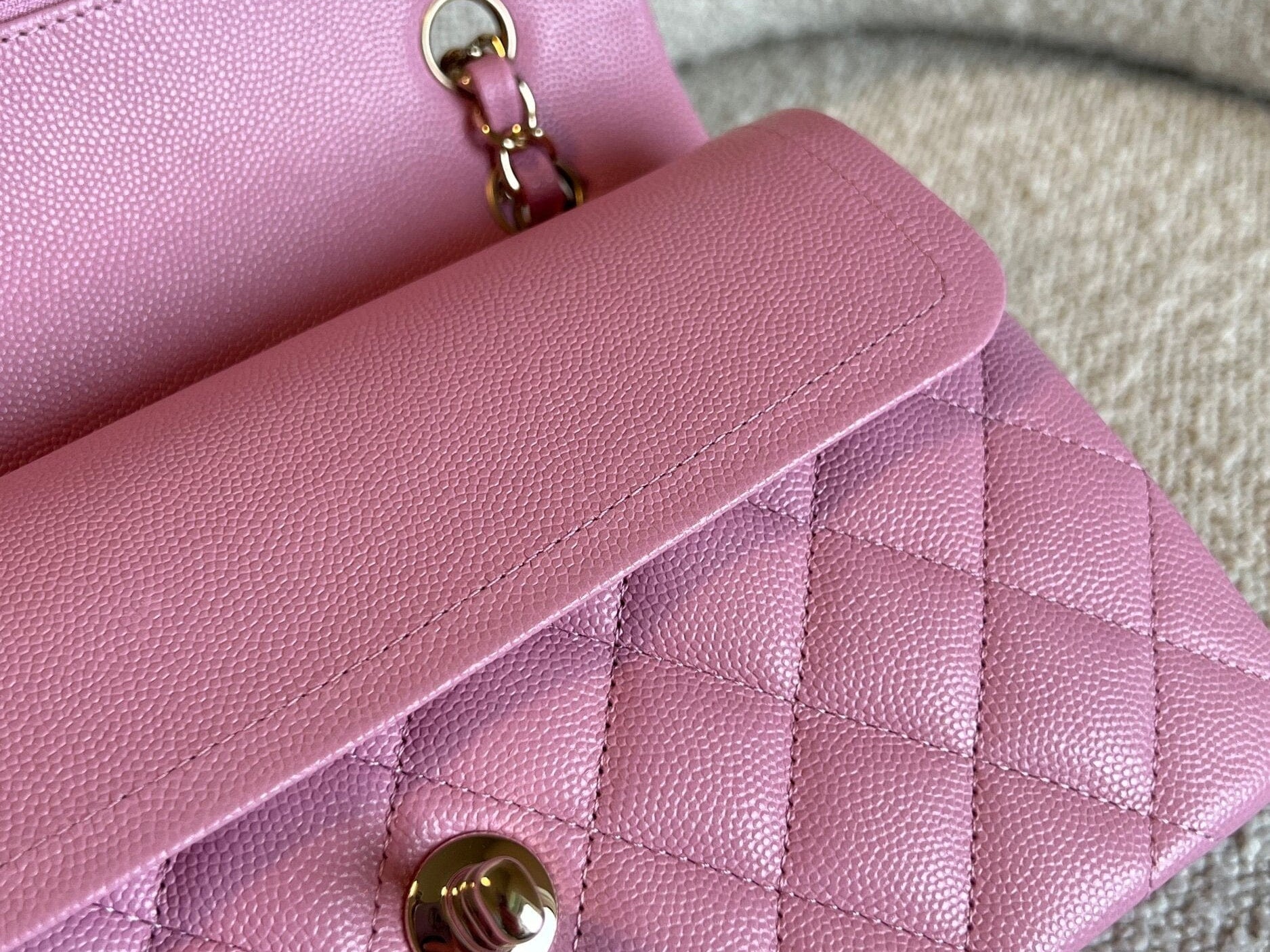 CHANEL Handbag 22S Pink Caviar Quilted Classic Flap Small LGHW -Knockoff
