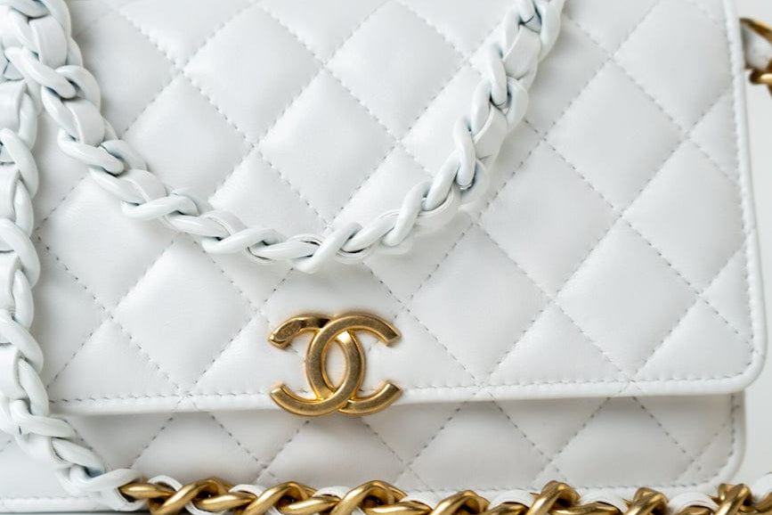 CHANEL Handbag 22S White Lambskin Quilted Wallet on Chain (WOC) -Knockoff
