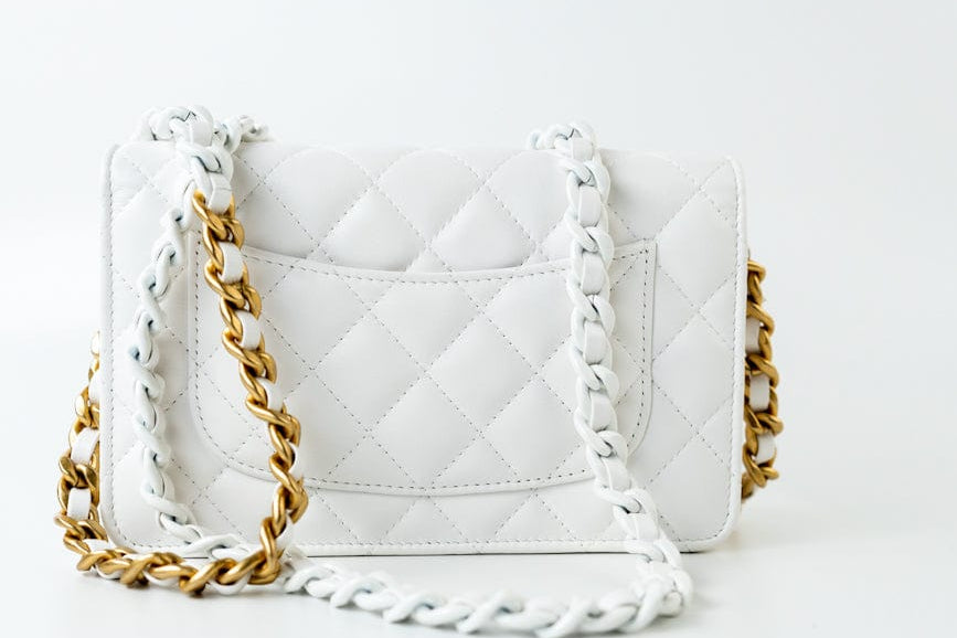 CHANEL Handbag 22S White Lambskin Quilted Wallet on Chain (WOC) -Knockoff
