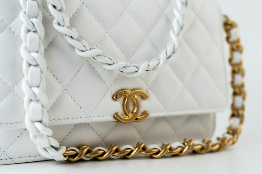 CHANEL Handbag 22S White Lambskin Quilted Wallet on Chain (WOC) -Knockoff
