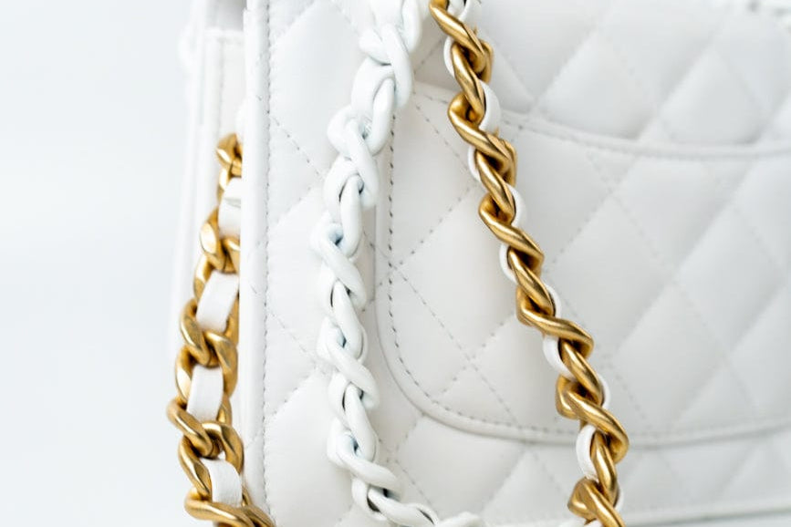 CHANEL Handbag 22S White Lambskin Quilted Wallet on Chain (WOC) -Knockoff
