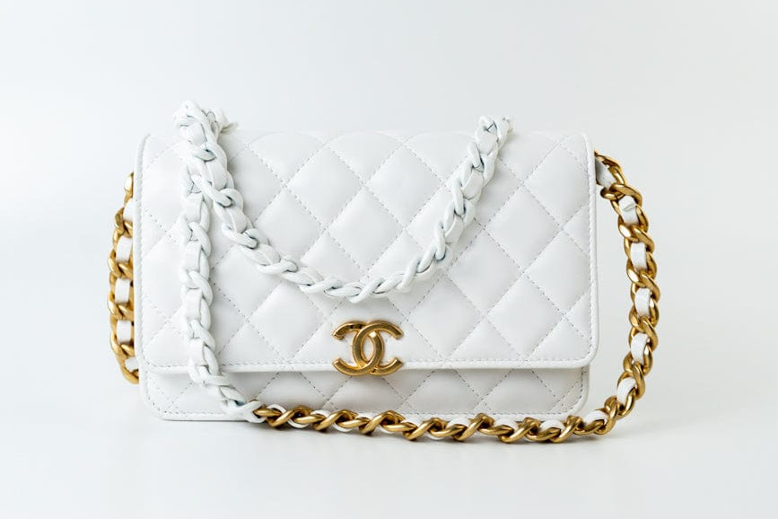 CHANEL Handbag 22S White Lambskin Quilted Wallet on Chain (WOC) -Knockoff
