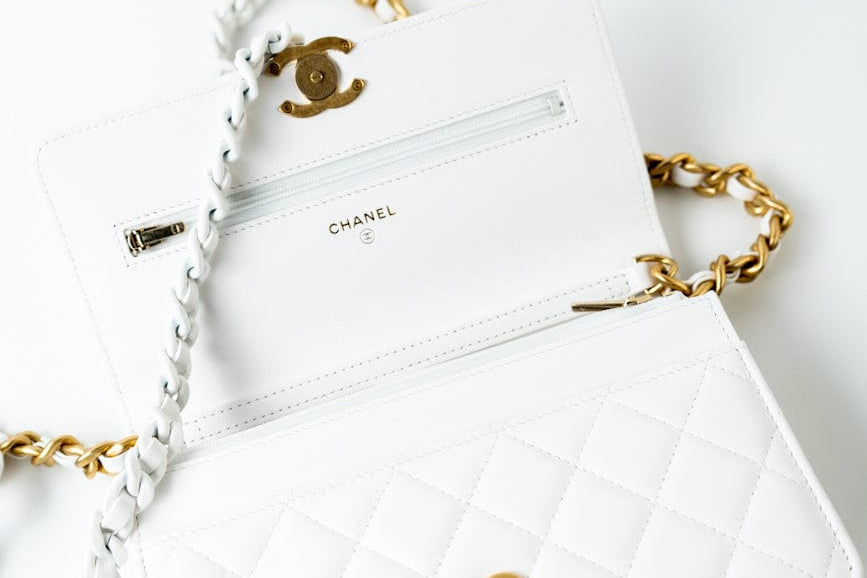 CHANEL Handbag 22S White Lambskin Quilted Wallet on Chain (WOC) -Knockoff
