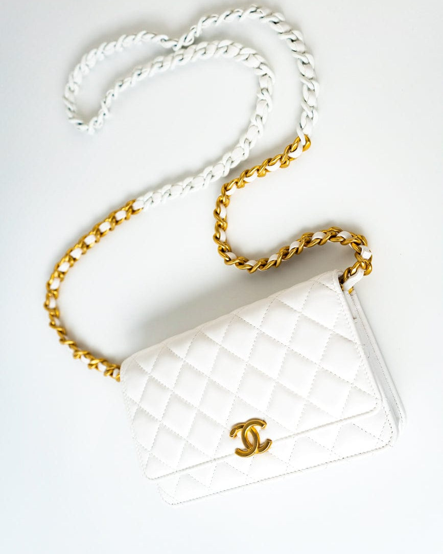 CHANEL Handbag 22S White Lambskin Quilted Wallet on Chain (WOC) -Knockoff
