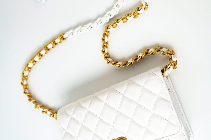 CHANEL Handbag 22S White Lambskin Quilted Wallet on Chain (WOC) -Knockoff
