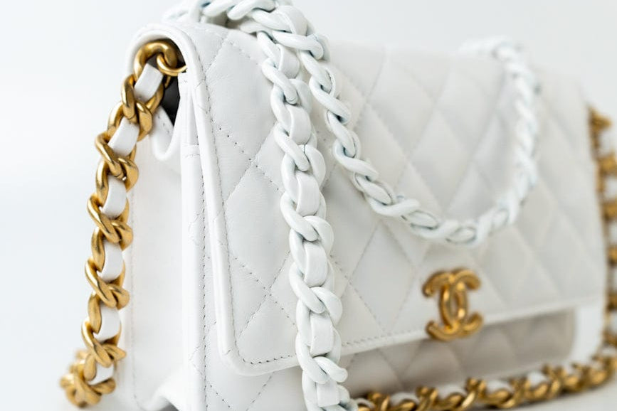 CHANEL Handbag 22S White Lambskin Quilted Wallet on Chain (WOC) -Knockoff
