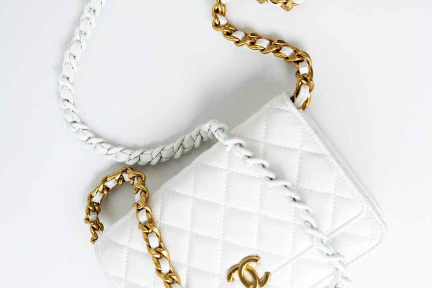 CHANEL Handbag 22S White Lambskin Quilted Wallet on Chain (WOC) -Knockoff
