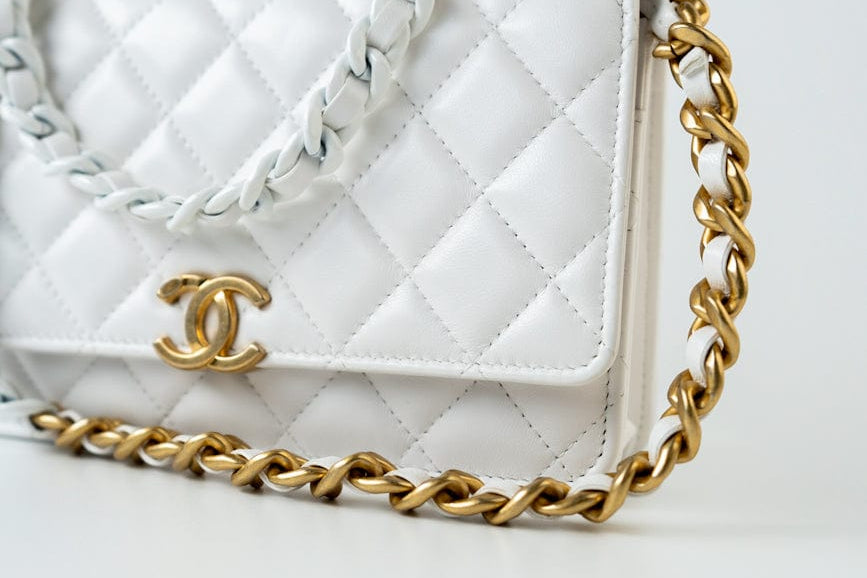 CHANEL Handbag 22S White Lambskin Quilted Wallet on Chain (WOC) -Knockoff
