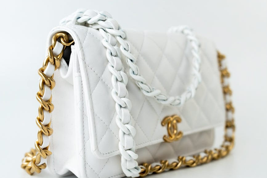 CHANEL Handbag 22S White Lambskin Quilted Wallet on Chain (WOC) -Knockoff
