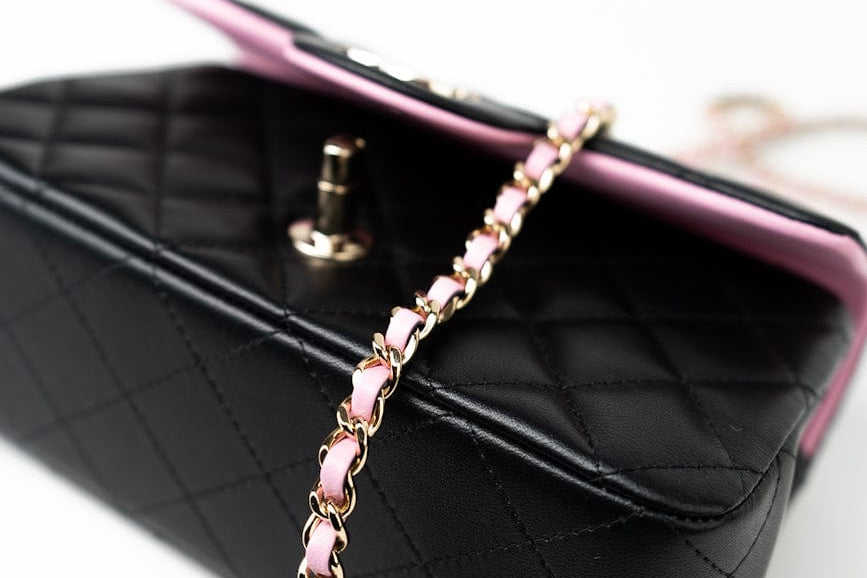 CHANEL Handbag 23P Mini Top Handle Black/Pink Lambskin Quilted w/ Light Gold Hardware -Knockoff
