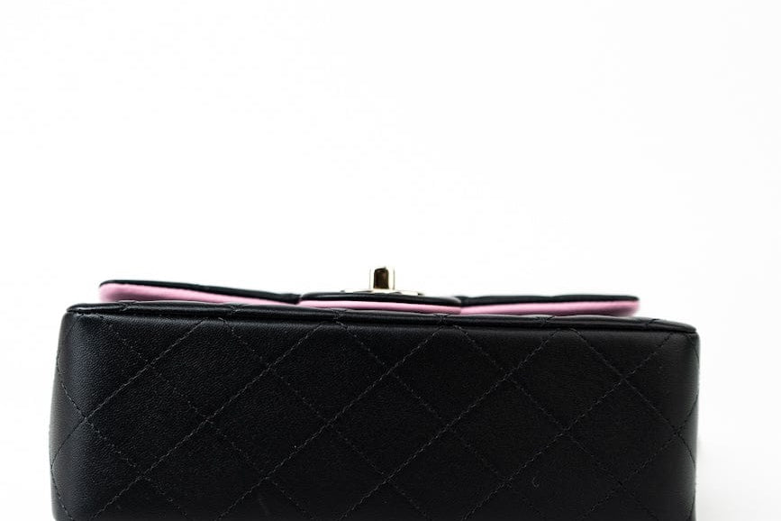 CHANEL Handbag 23P Mini Top Handle Black/Pink Lambskin Quilted w/ Light Gold Hardware -Knockoff
