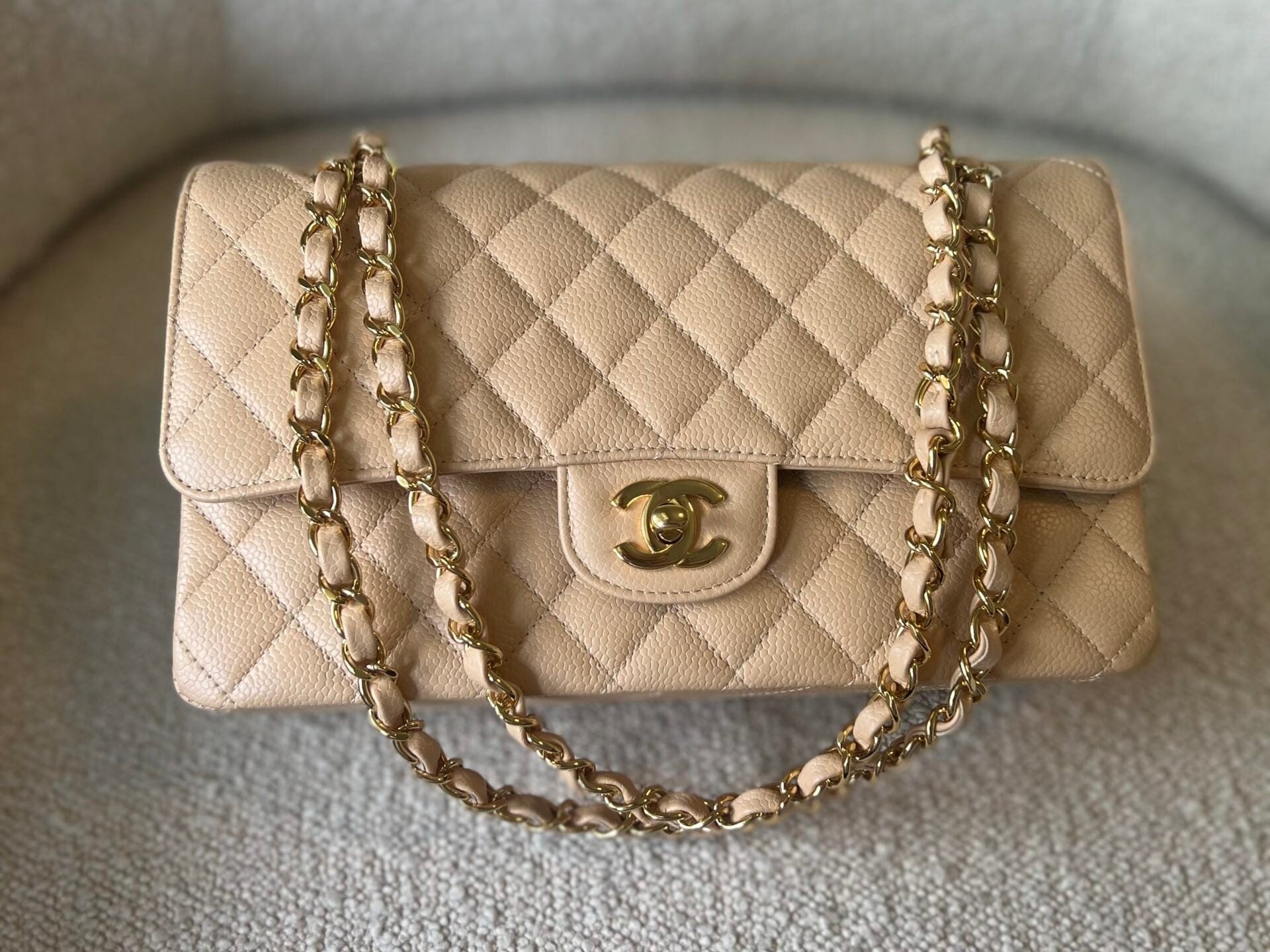 CHANEL Handbag Beige Clair Caviar Quilted Classic Flap Medium GHW -Knockoff
