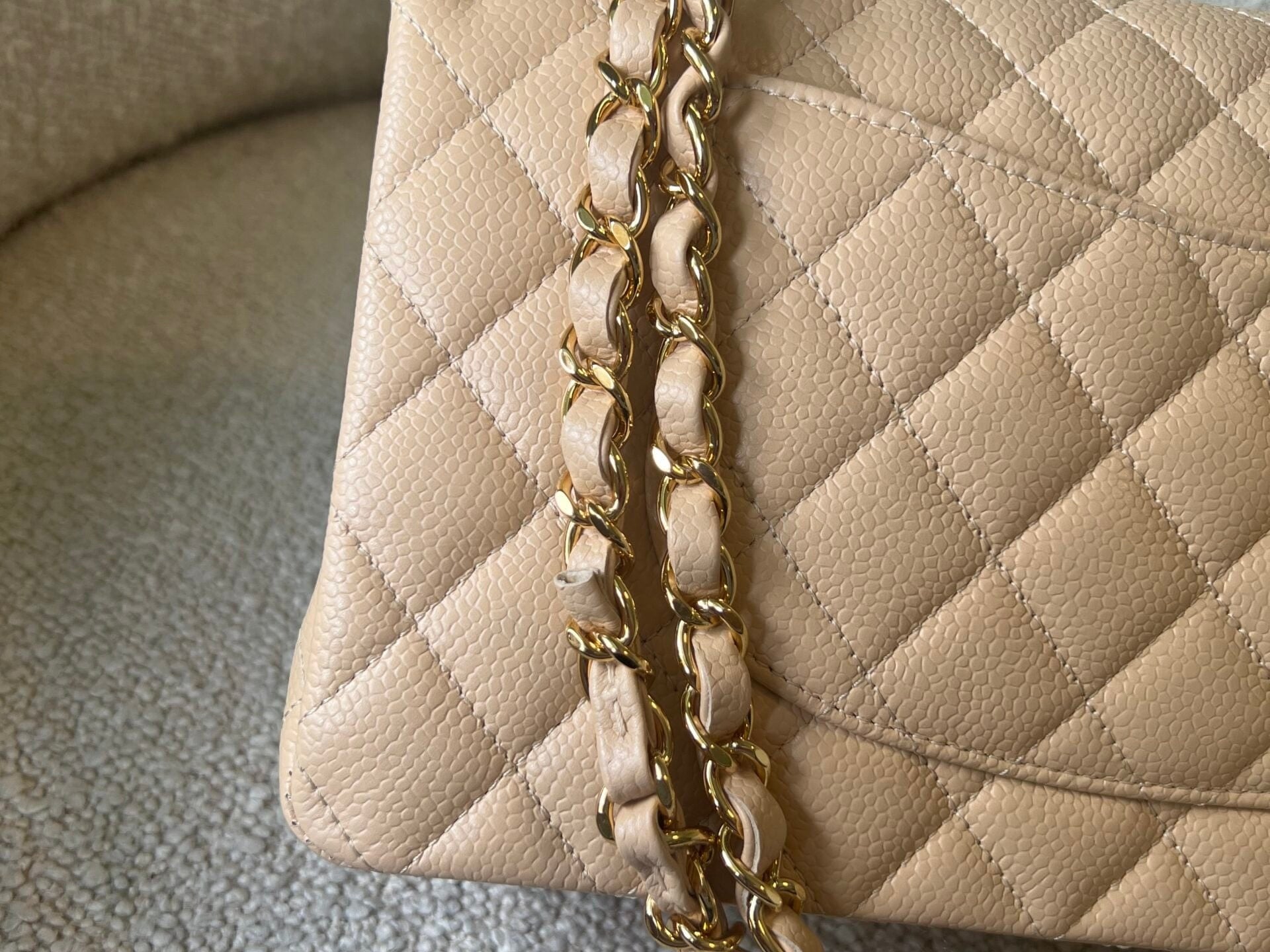 CHANEL Handbag Beige Clair Caviar Quilted Classic Flap Medium GHW -Knockoff
