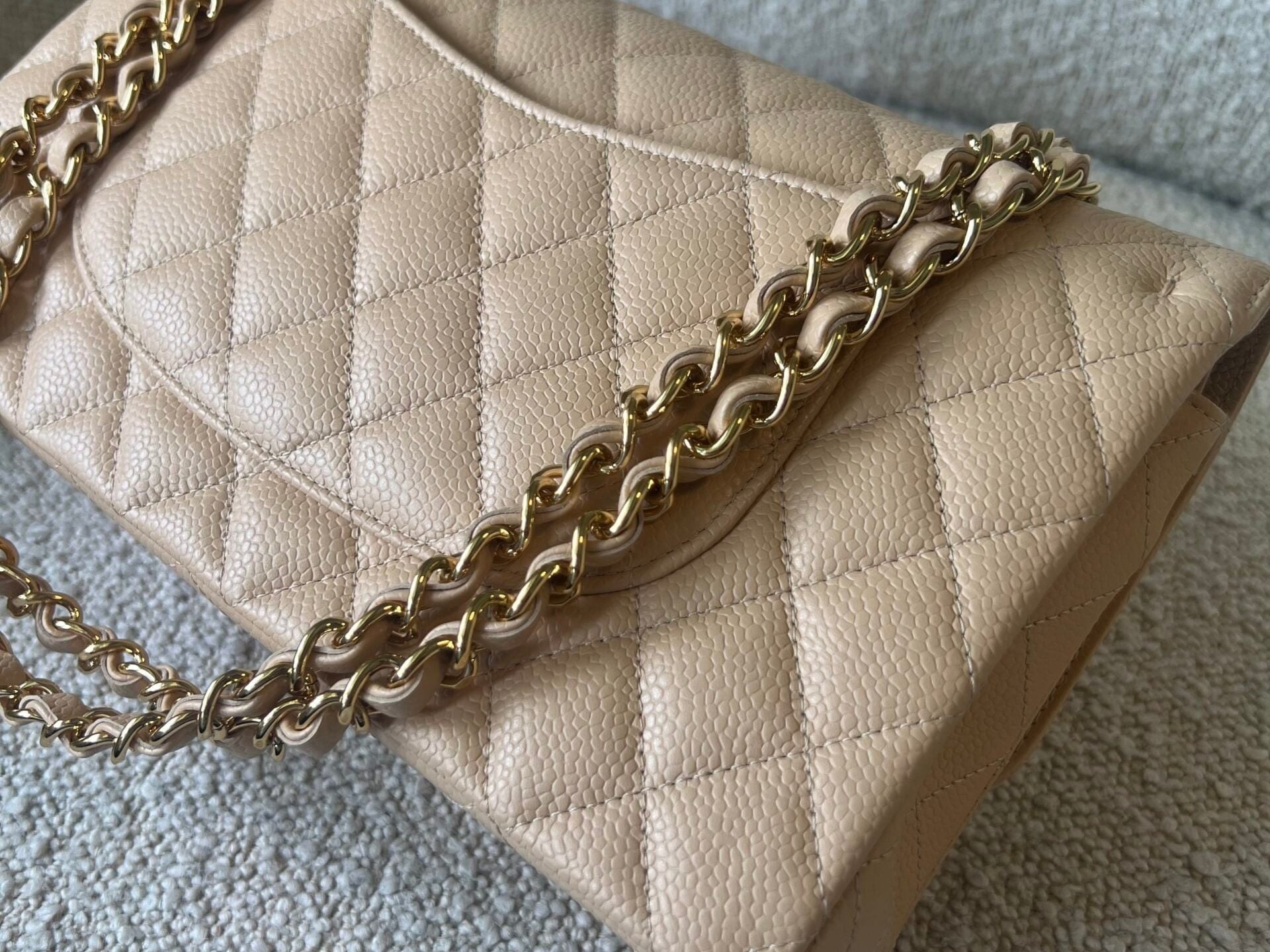 CHANEL Handbag Beige Clair Caviar Quilted Classic Flap Medium GHW -Knockoff
