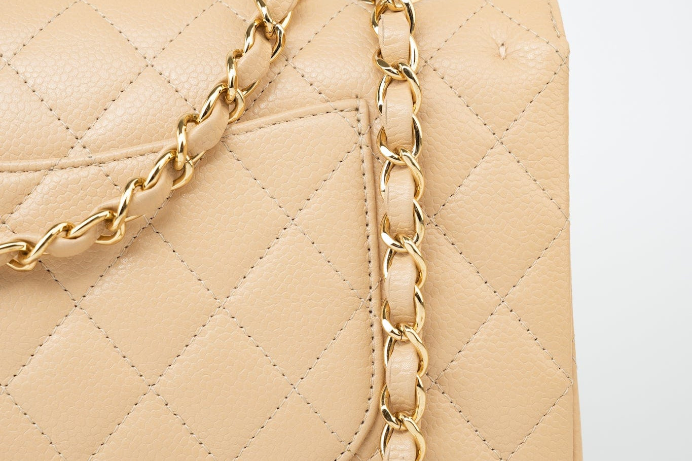 CHANEL Handbag Beige Clair Caviar Quilted Classic Flap Medium Gold Hardware -Knockoff
